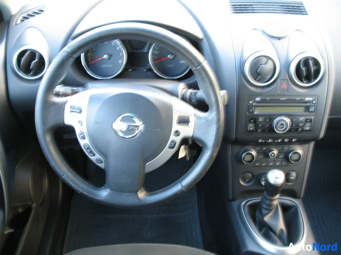 Turkoosi Nissan Qashqai+2 2009, ohjaamo, kuva 15