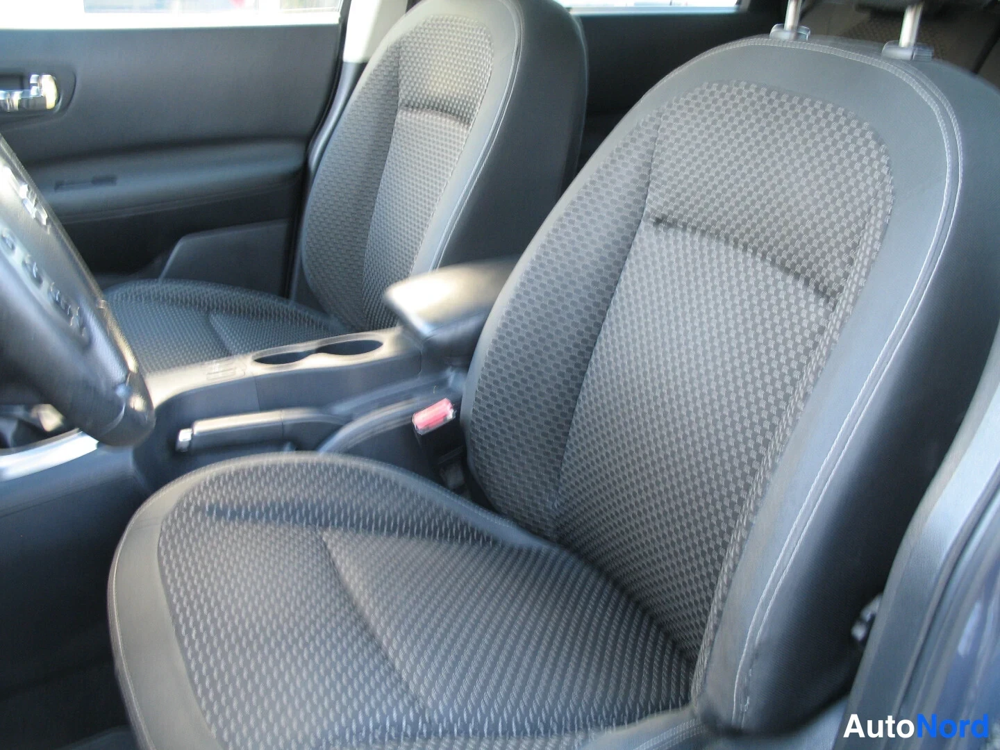 Turkoosi Nissan Qashqai+2 2009, etuistuimet, kuva 20