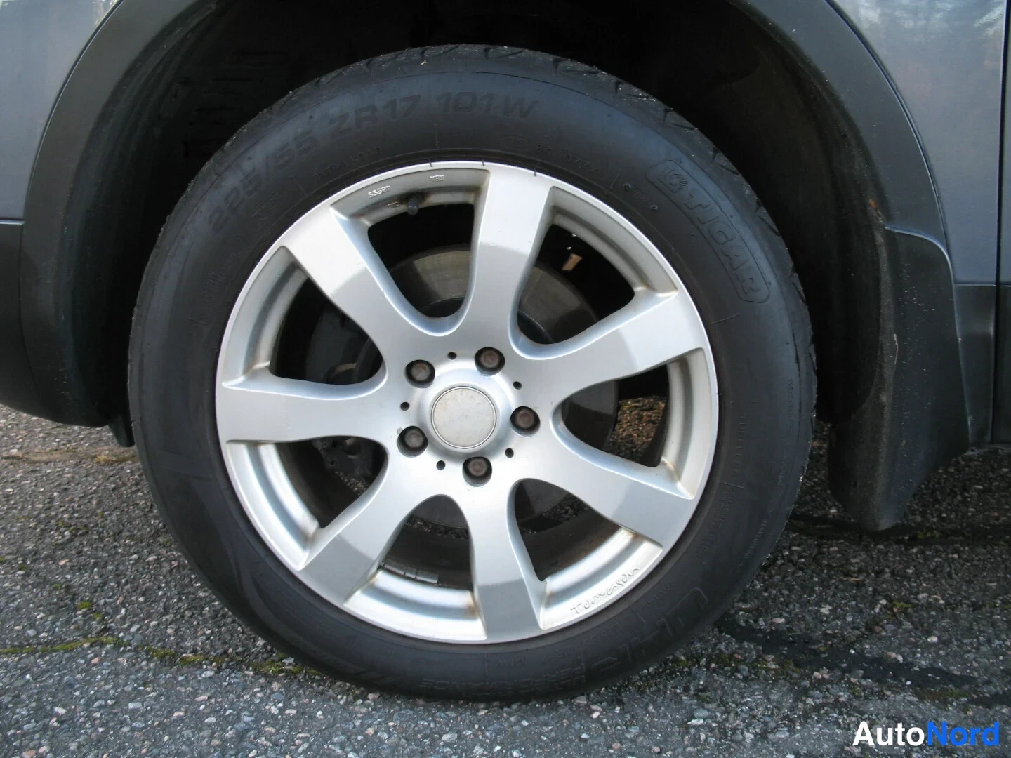 Turkoosi Nissan Qashqai+2 2009, yksityiskohta, kuva 34