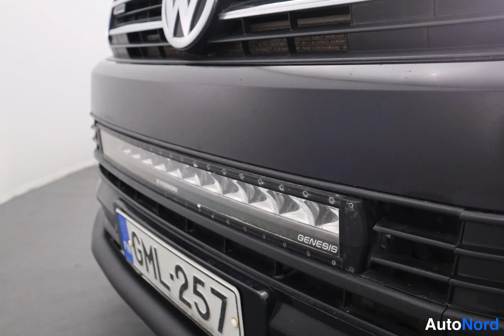 Musta Volkswagen Transporter 2017, yksityiskohta, kuva 20