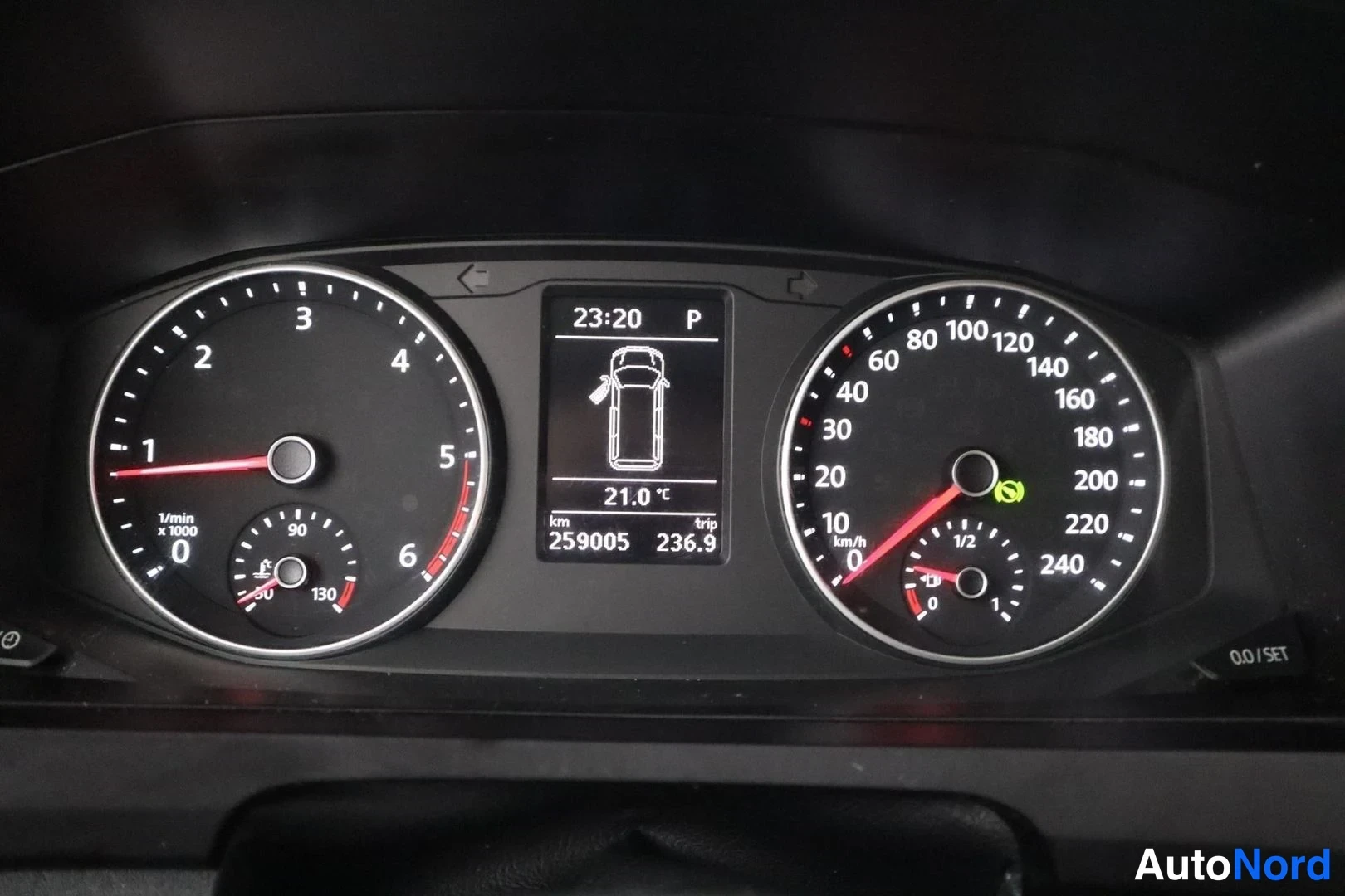 Musta Volkswagen Transporter 2017, yksityiskohta, kuva 24