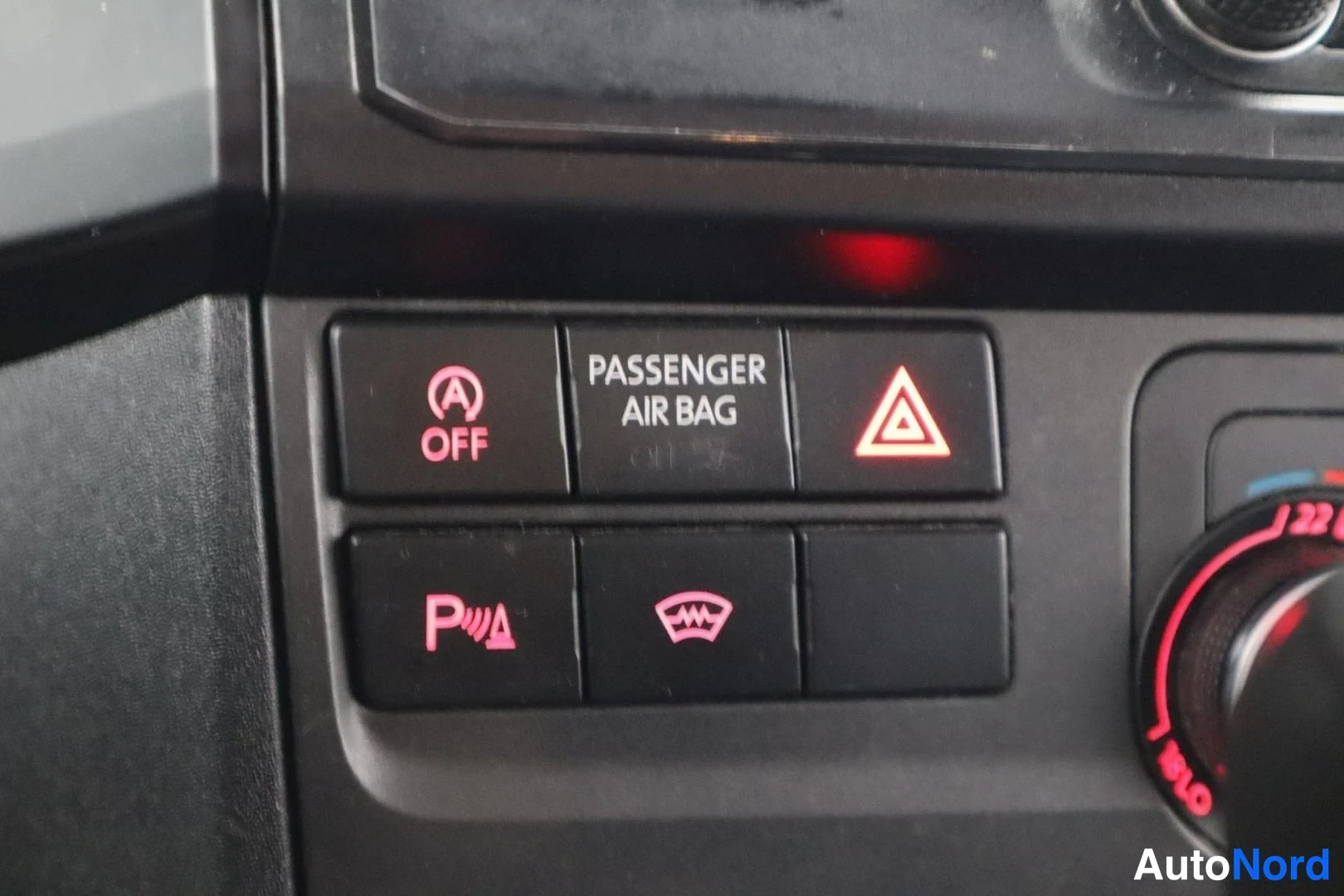 Musta Volkswagen Transporter 2017, yksityiskohta, kuva 32