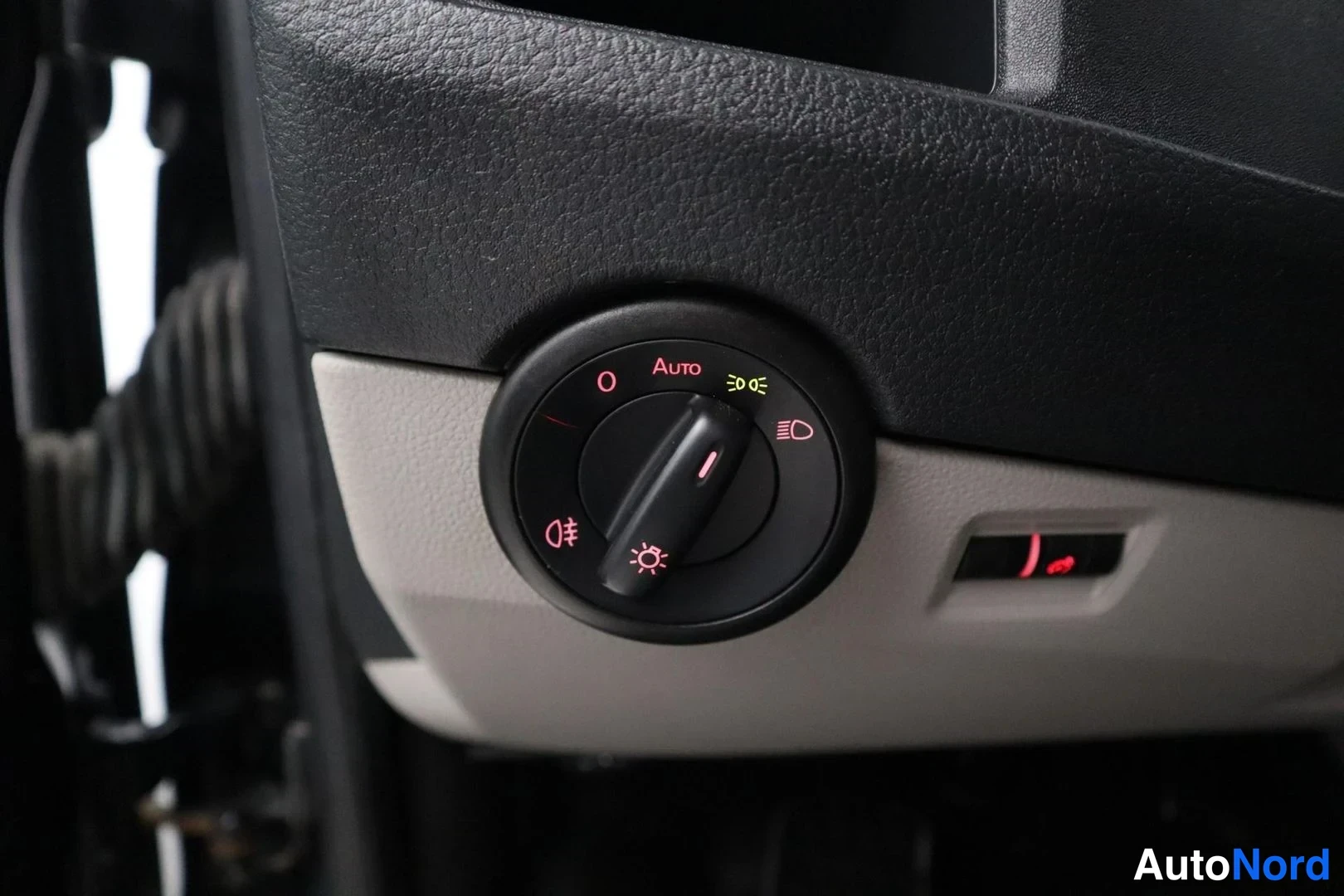 Musta Volkswagen Transporter 2017, yksityiskohta, kuva 36