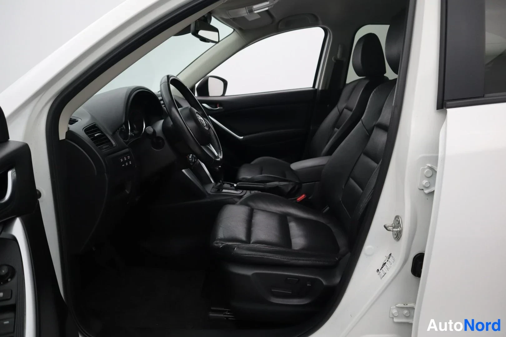 Valkoinen Mazda CX-5 2013, etuistuimet, kuva 13
