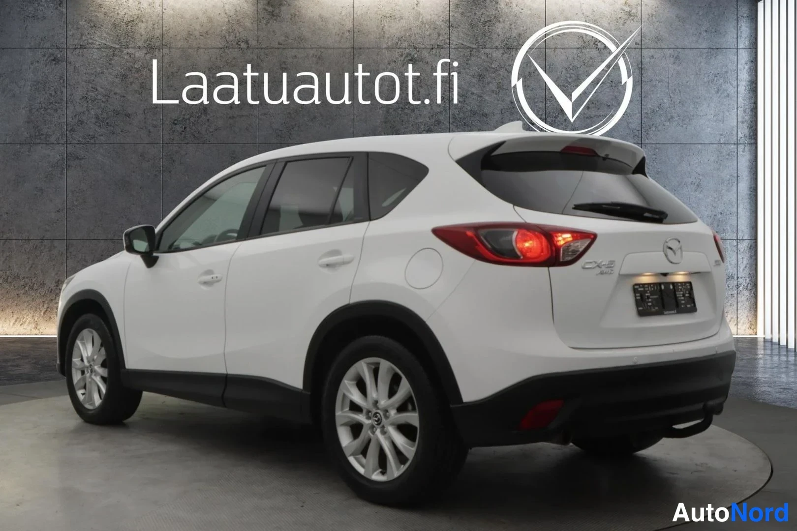 Valkoinen Mazda CX-5 2013, takaviisto, kuva 5