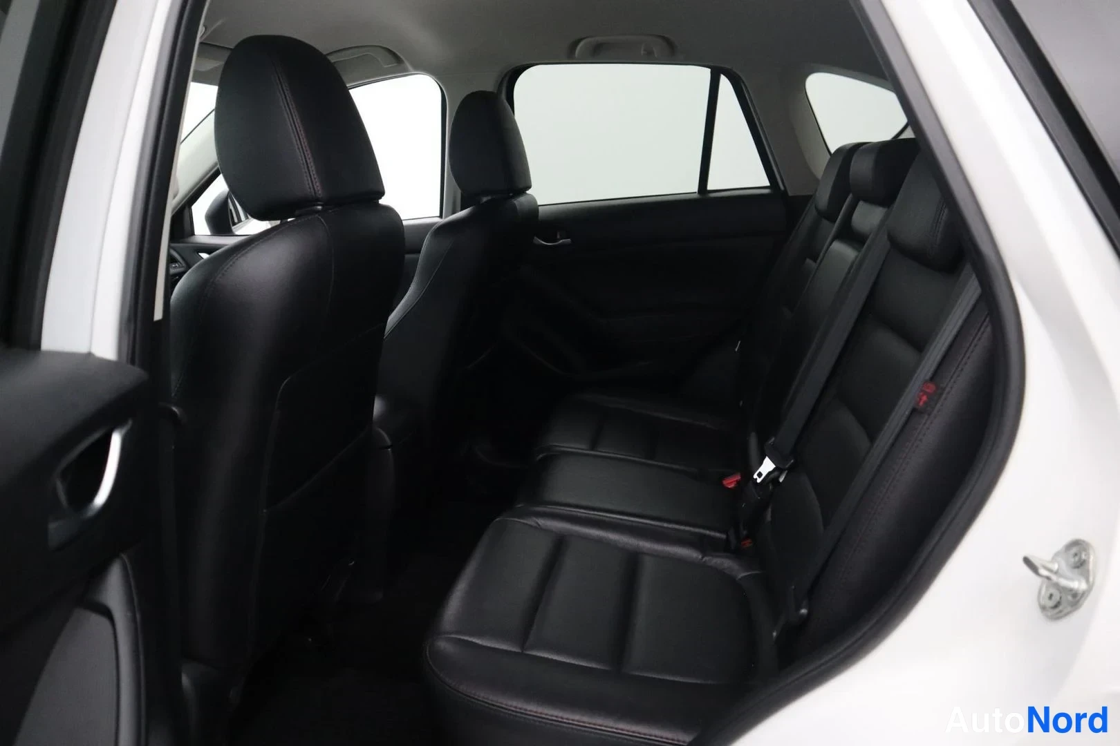 Valkoinen Mazda CX-5 2013, takaistuimet, kuva 15