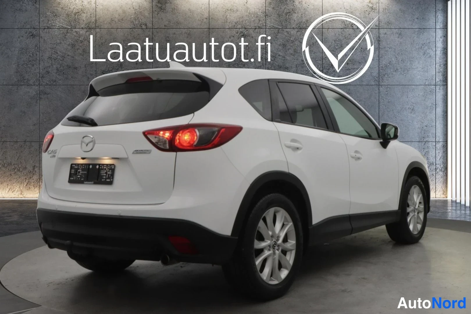 Valkoinen Mazda CX-5 2013, takaviisto, kuva 6
