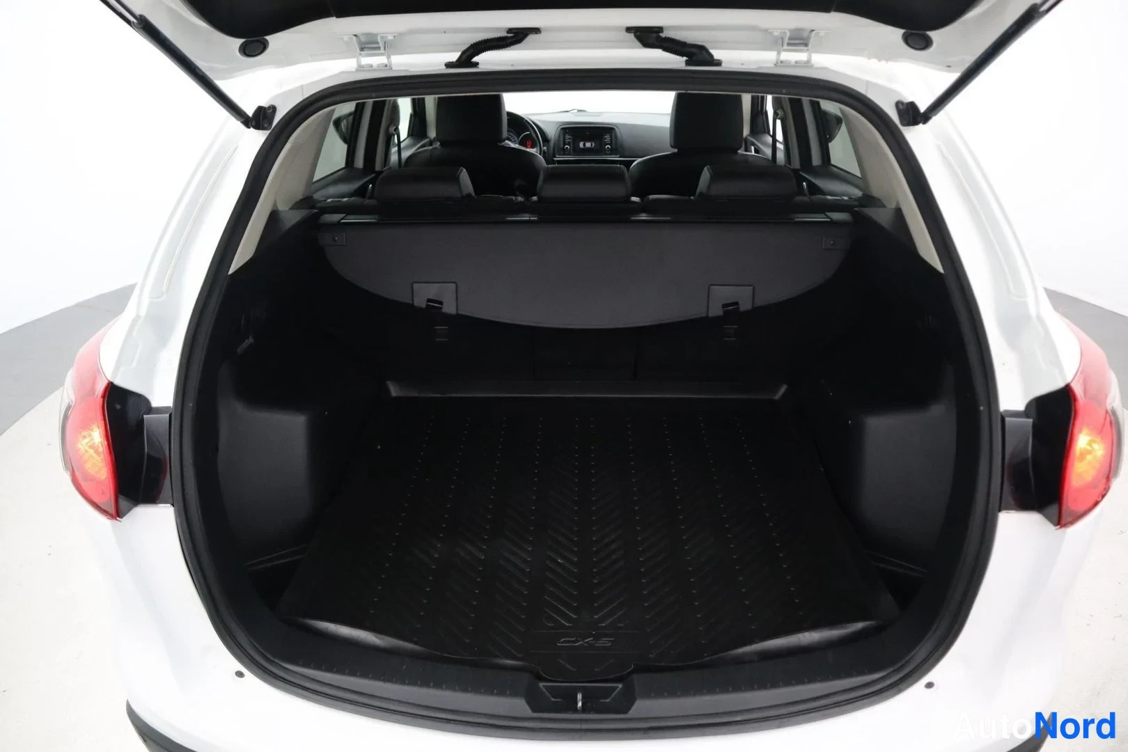 Valkoinen Mazda CX-5 2013, tavaratila, kuva 17