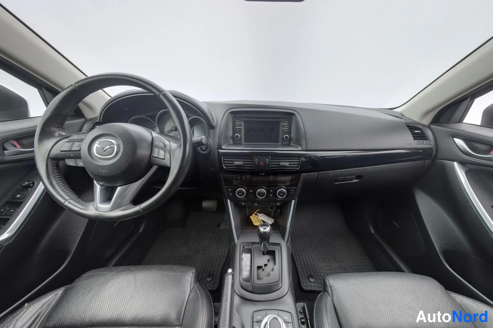 Valkoinen Mazda CX-5 2013, ohjaamo, kuva 8