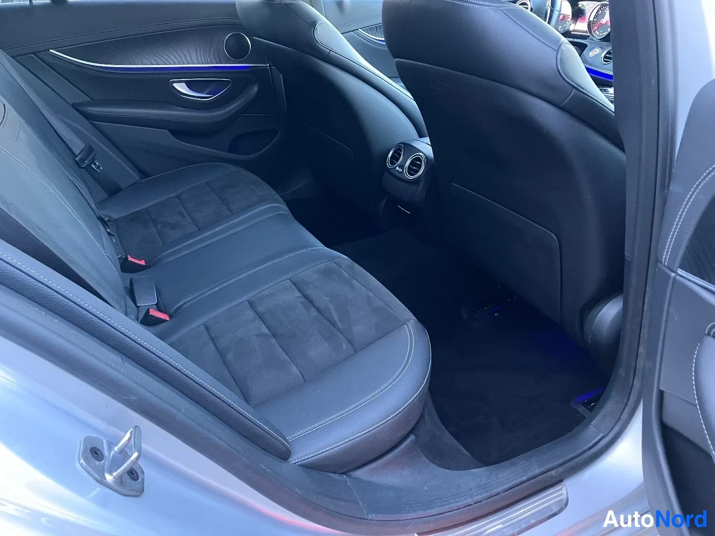 Hopea Mercedes-Benz E 300 de 2020, takaistuimet, kuva 13