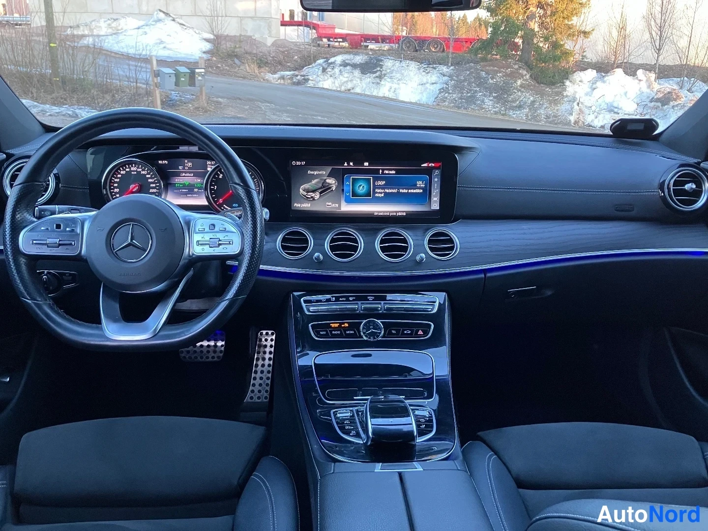 Hopea Mercedes-Benz E 300 de 2020, ohjaamo, kuva 11