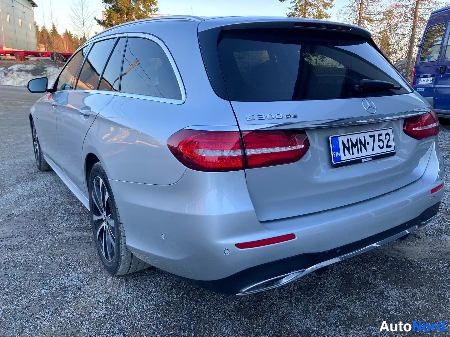 Hopea Mercedes-Benz E 300 de 2020, takaviisto, kuva 7