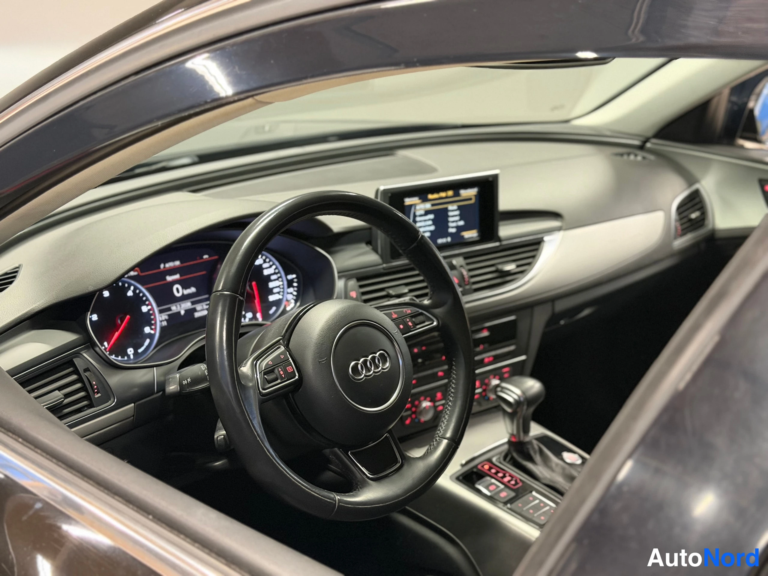 Musta Audi A6 Avant 2014, kuva 11