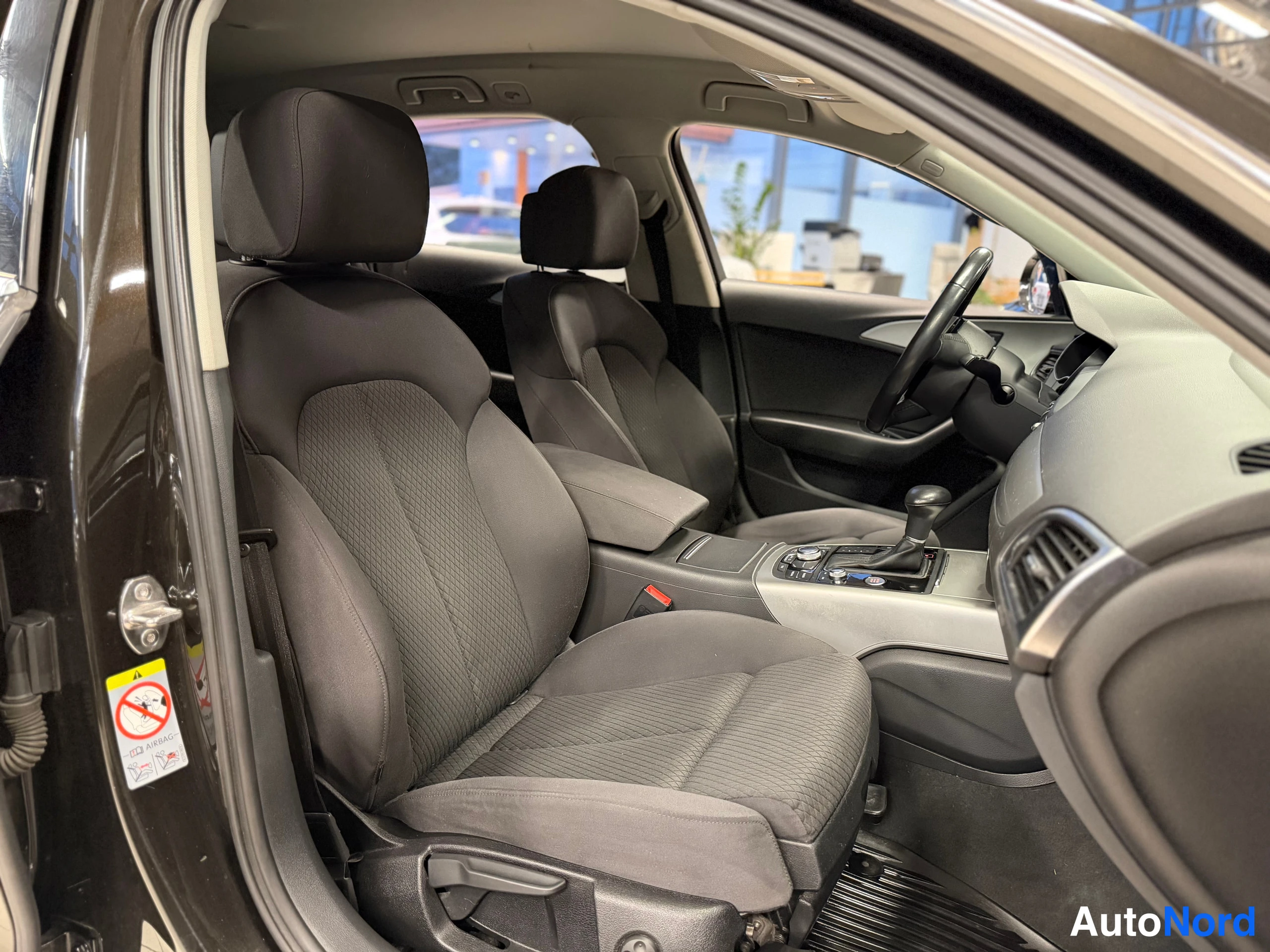Musta Audi A6 Avant 2014, etuistuimet, kuva 21