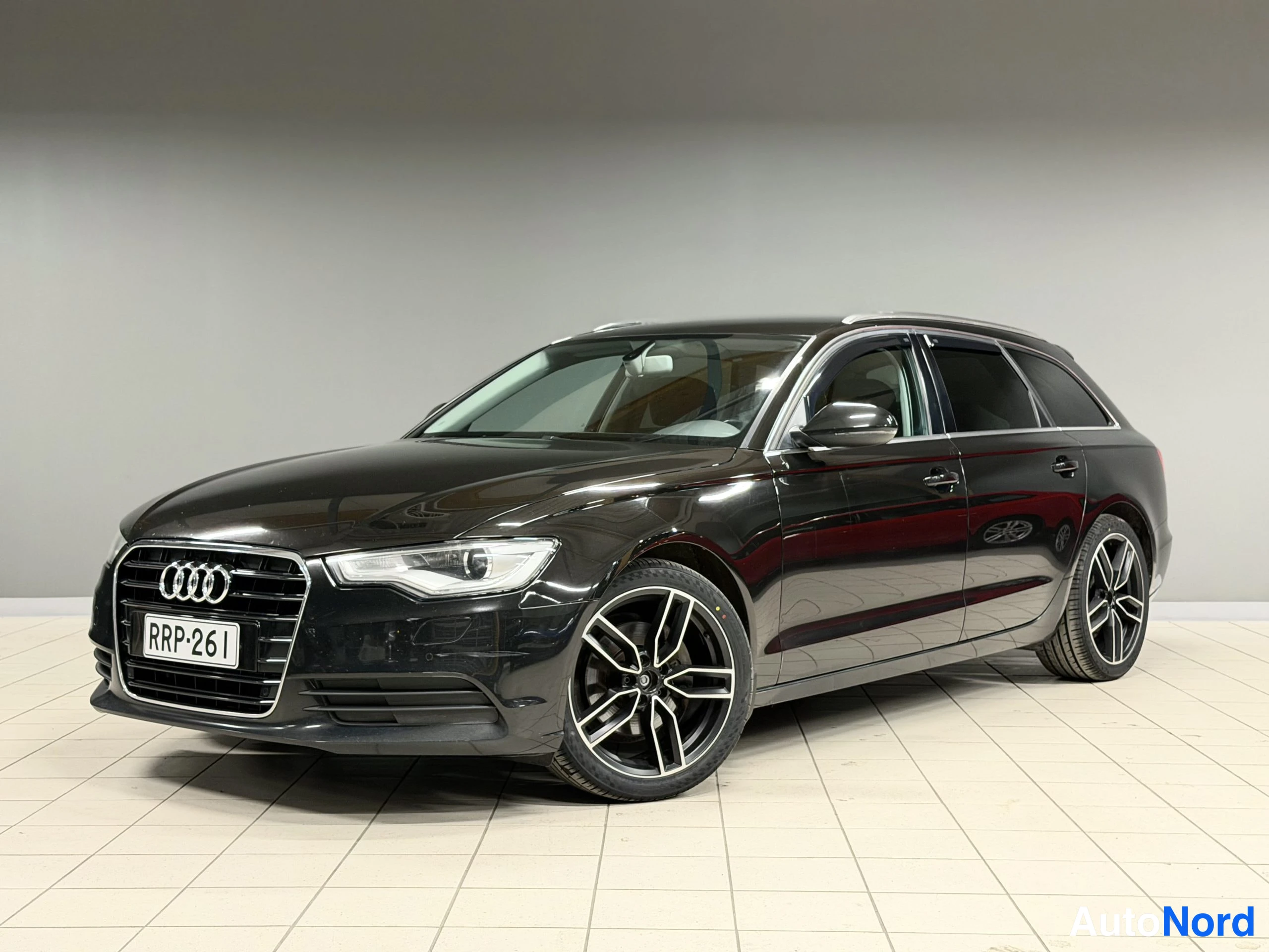 Musta Audi A6 Avant 2014, kuva 4