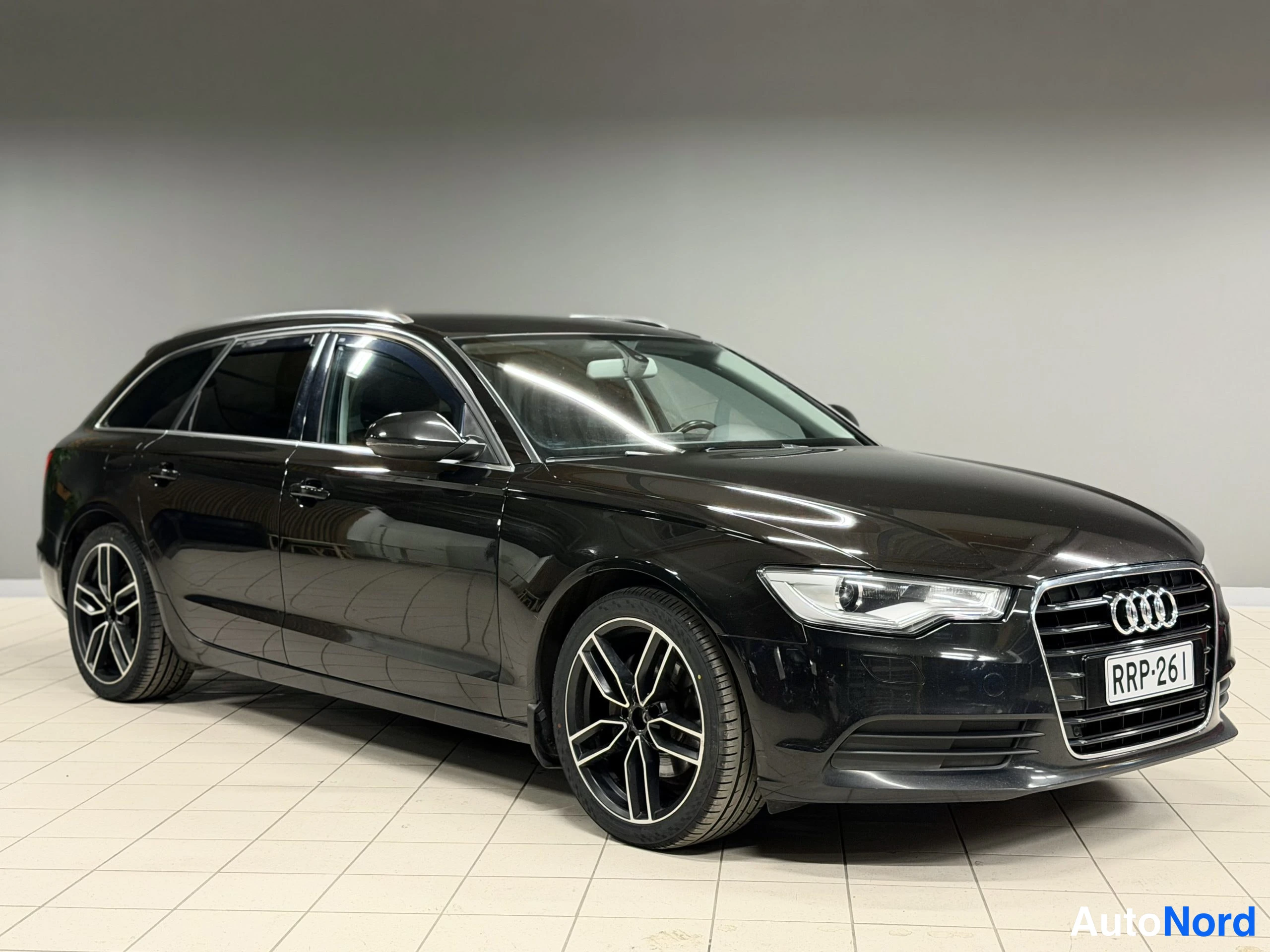 Musta Audi A6 Avant 2014, kuva 6