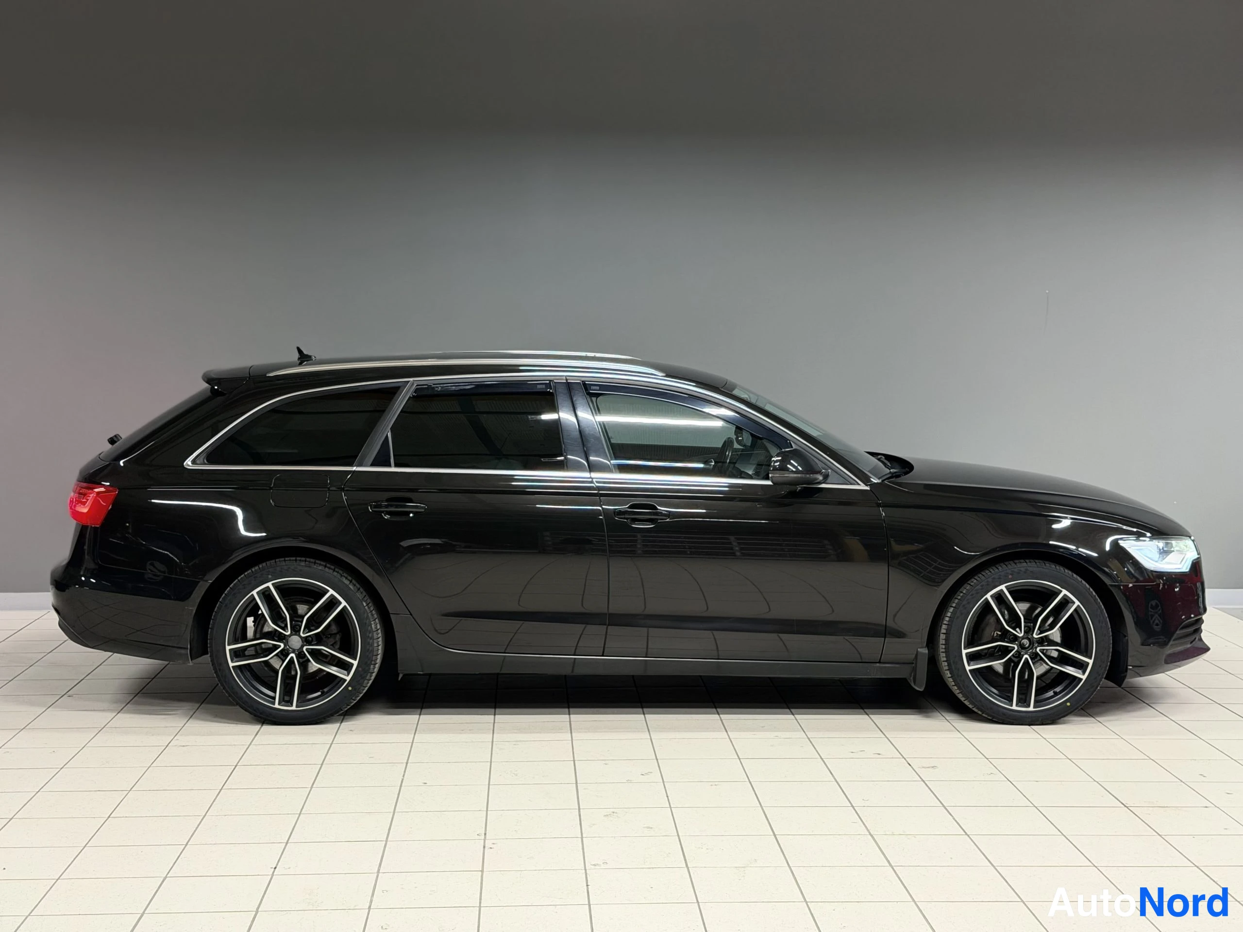 Musta Audi A6 Avant 2014, kuva 9