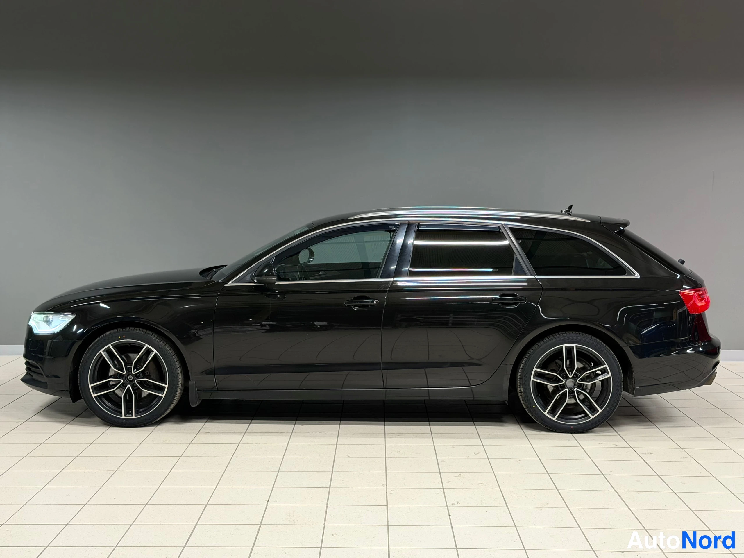 Musta Audi A6 Avant 2014, kuva 10