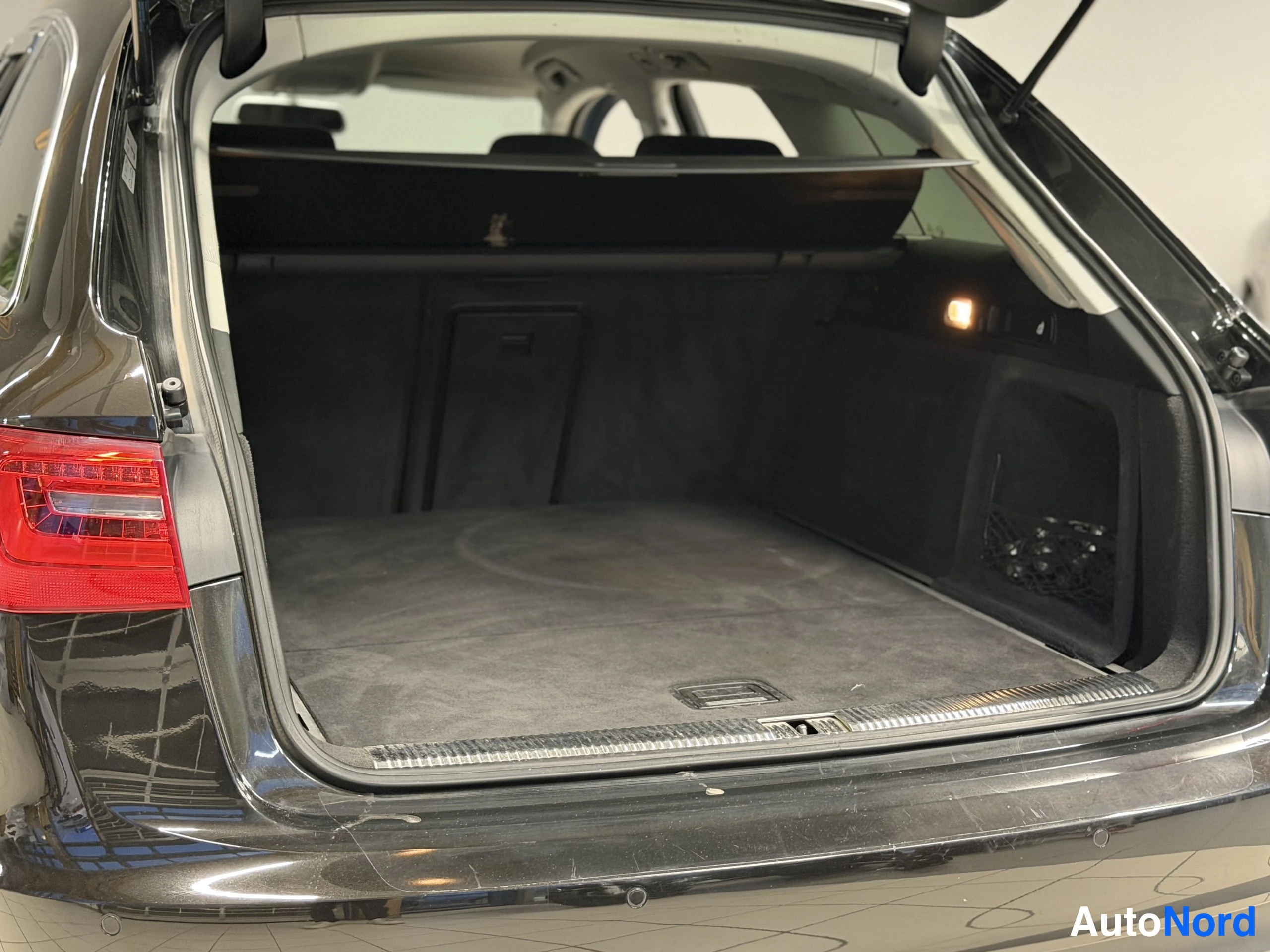 Musta Audi A6 Avant 2014, kuva 26