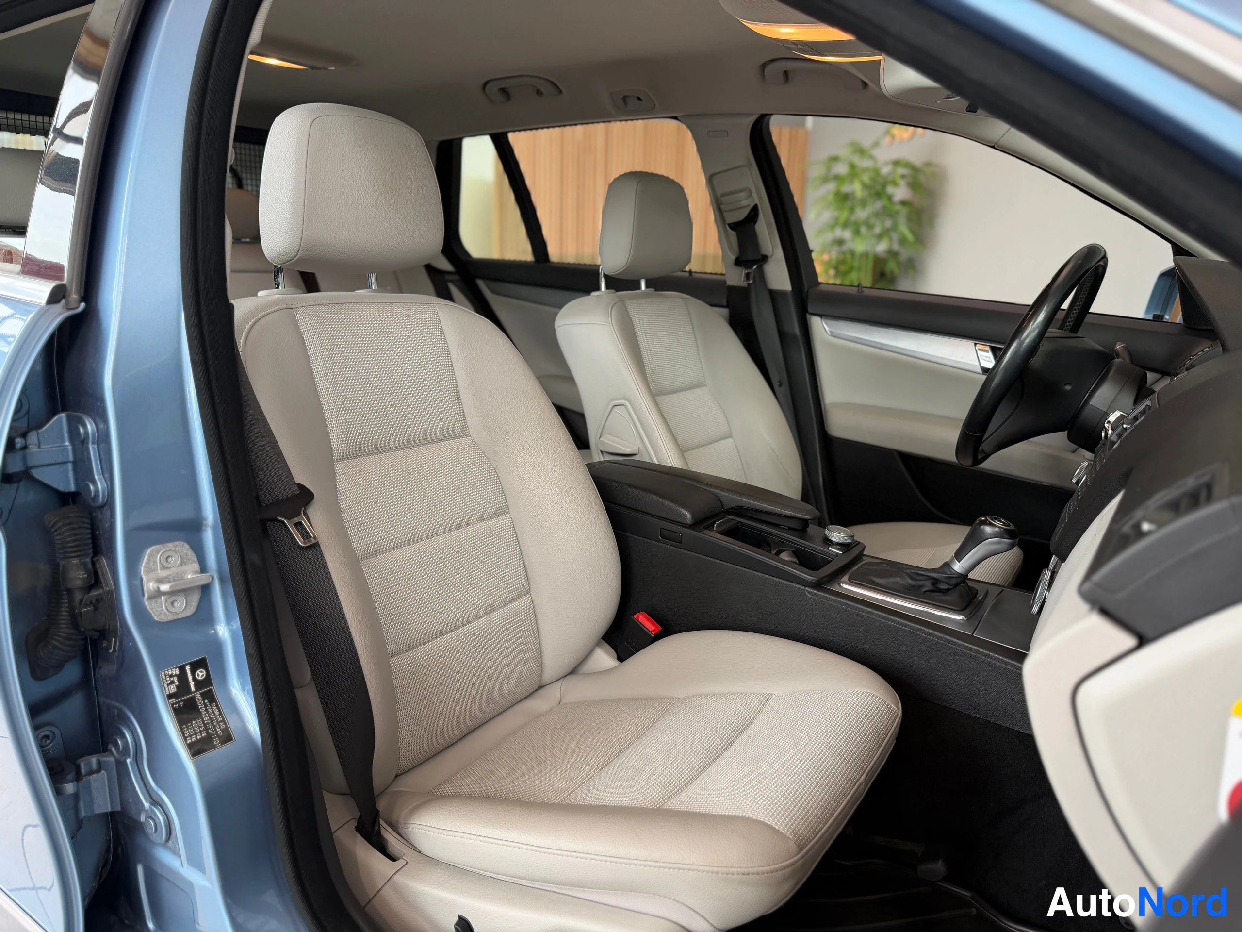 Sininen Mercedes-Benz C 250 CDI 4MATIC 2010, etuistuimet, kuva 23