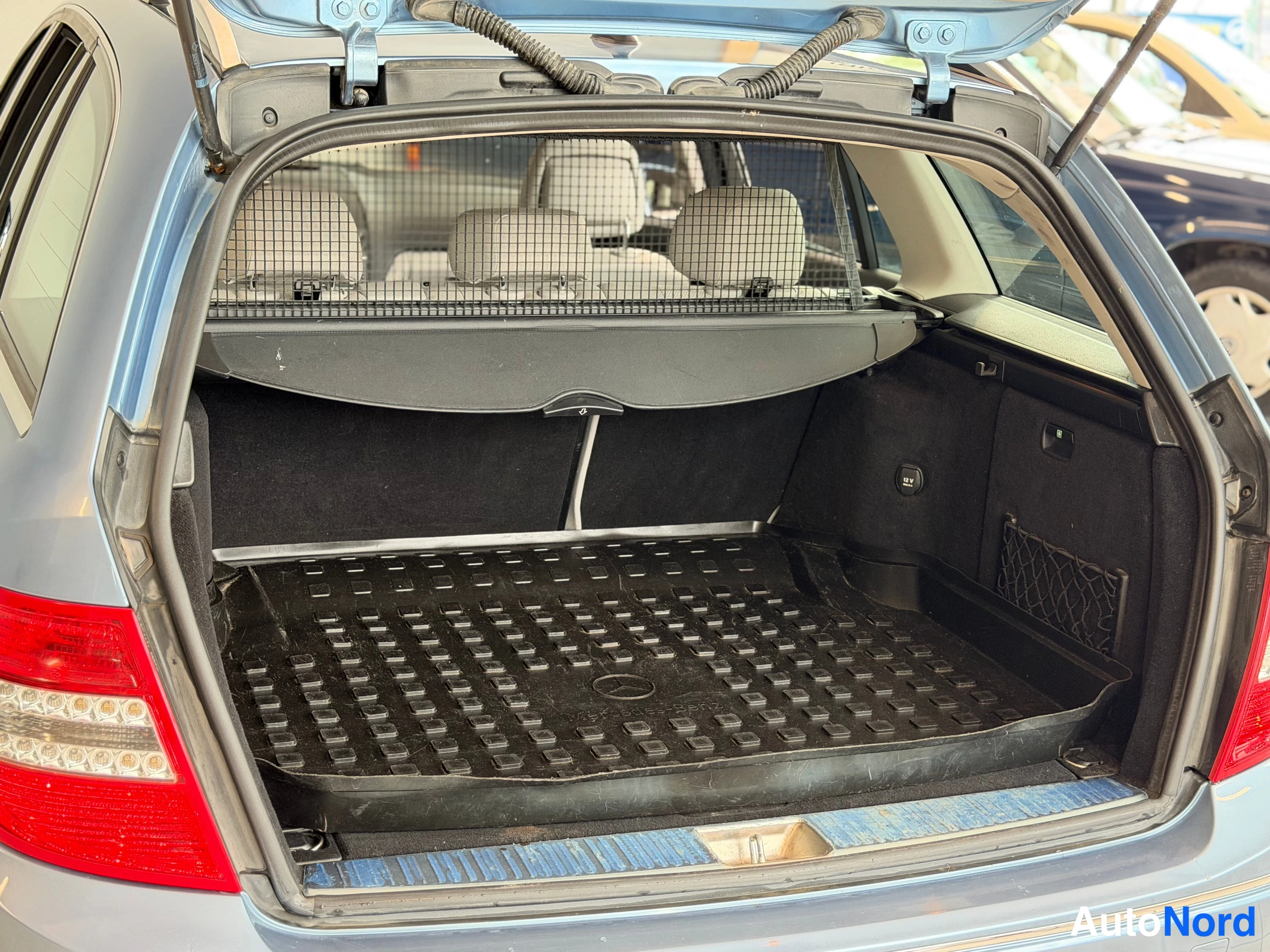 Sininen Mercedes-Benz C 250 CDI 4MATIC 2010, tavaratila, kuva 27
