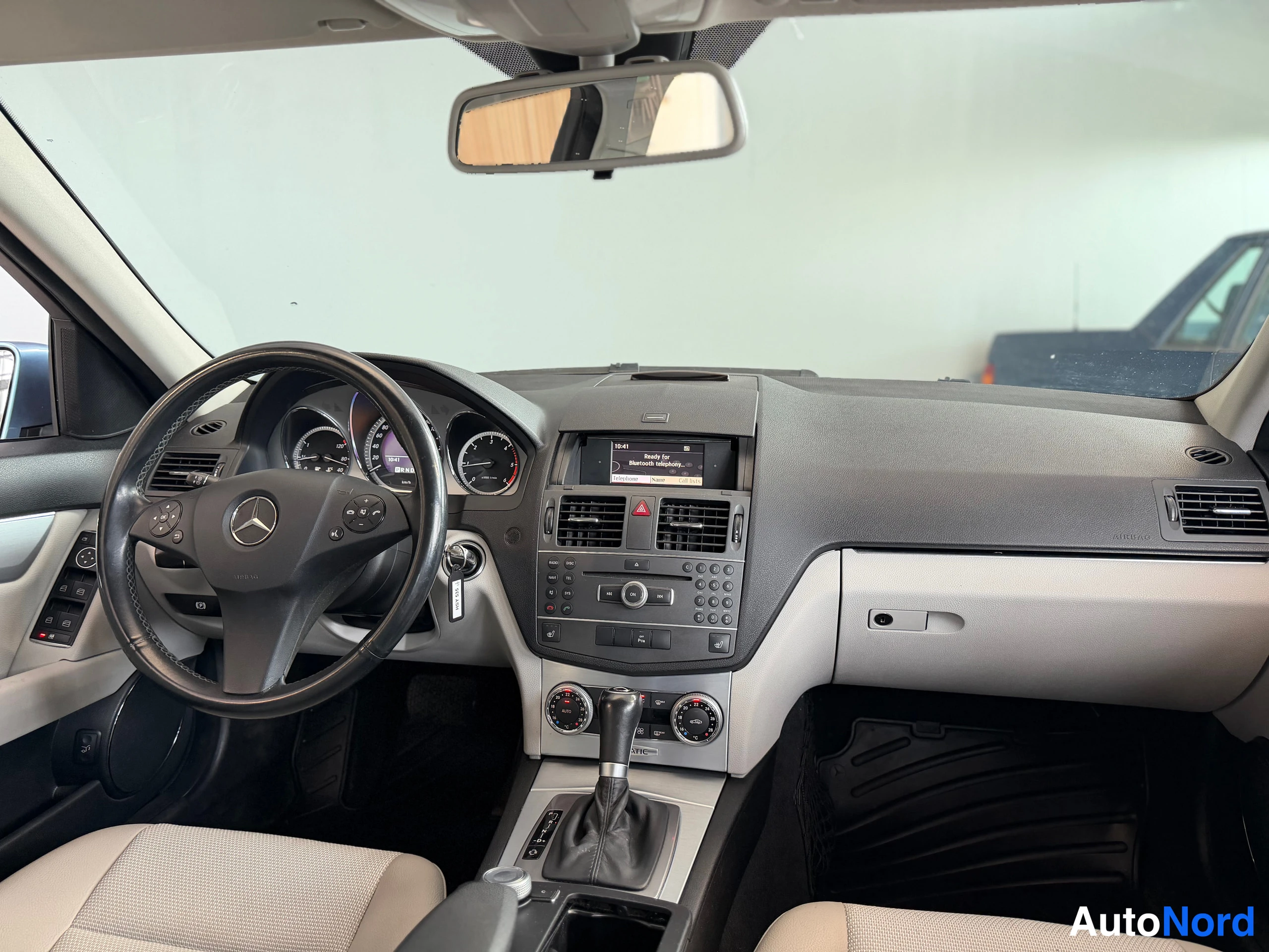 Sininen Mercedes-Benz C 250 CDI 4MATIC 2010, ohjaamo, kuva 18
