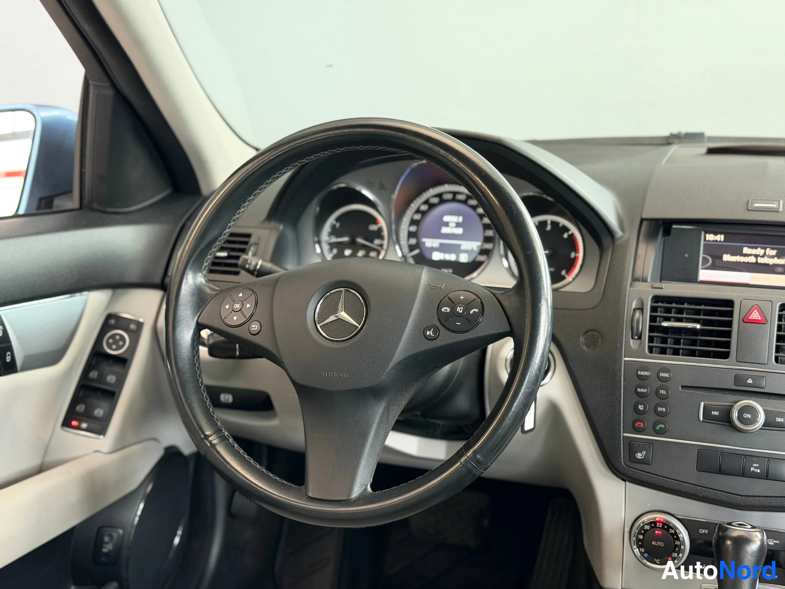 Sininen Mercedes-Benz C 250 CDI 4MATIC 2010, ohjaamo, kuva 20