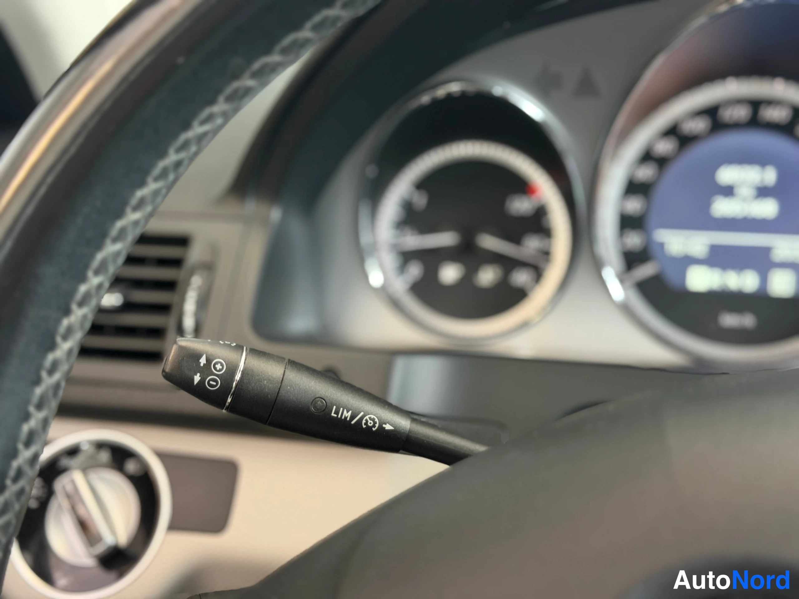 Sininen Mercedes-Benz C 250 CDI 4MATIC 2010, yksityiskohta, kuva 40