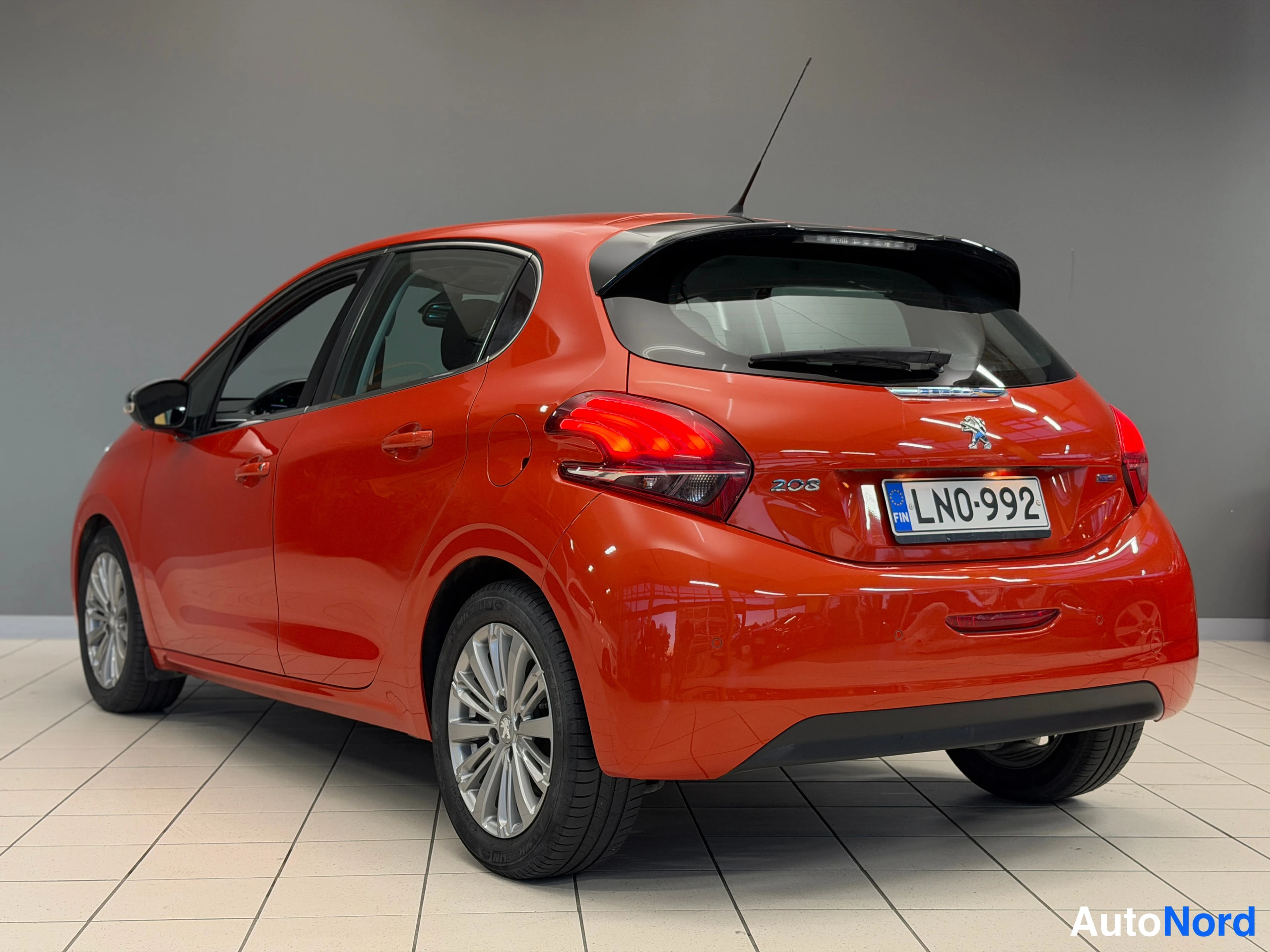 Oranssi Peugeot 208 2016, kuva 13