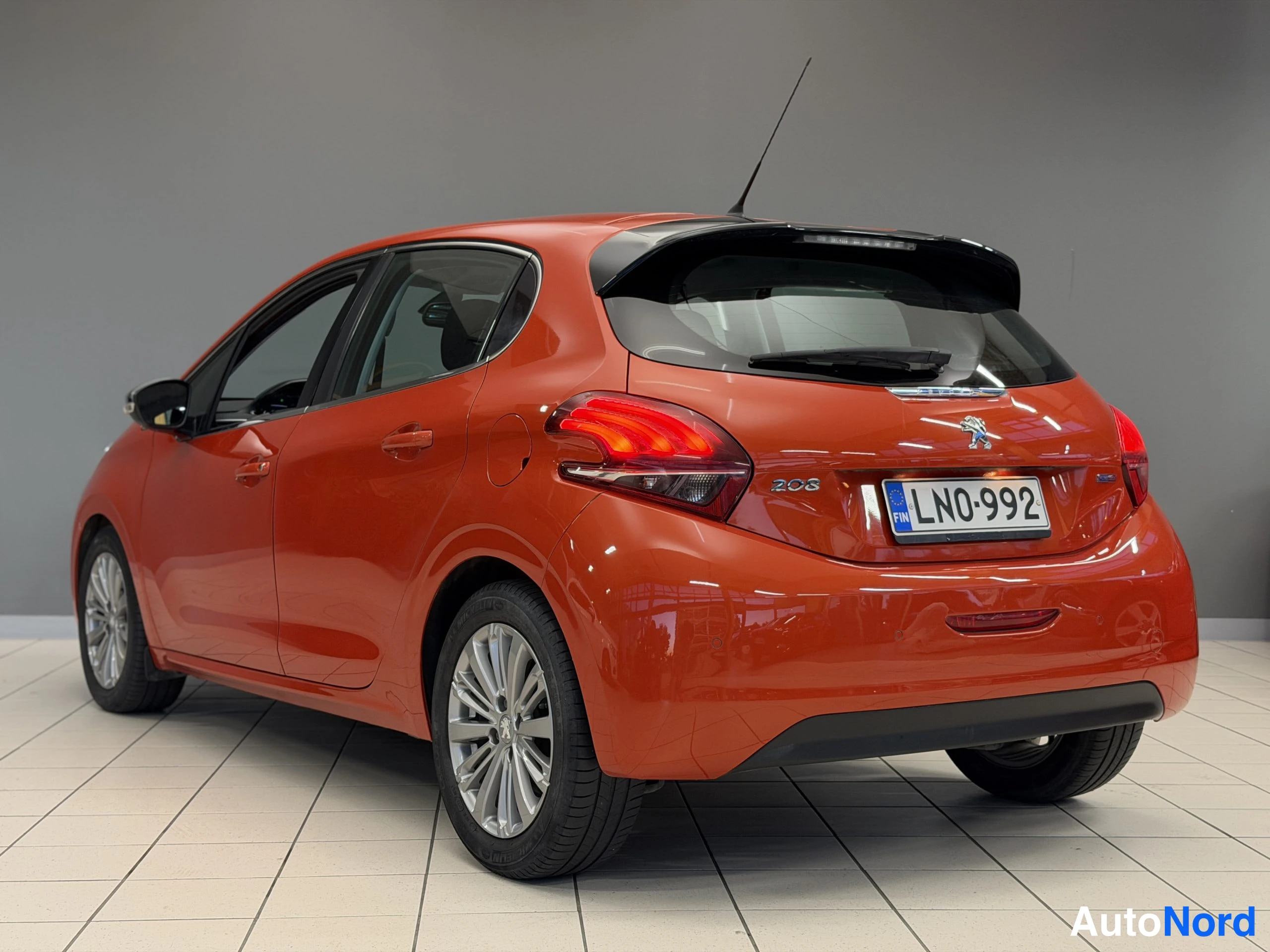 Oranssi Peugeot 208 2016, kuva 14