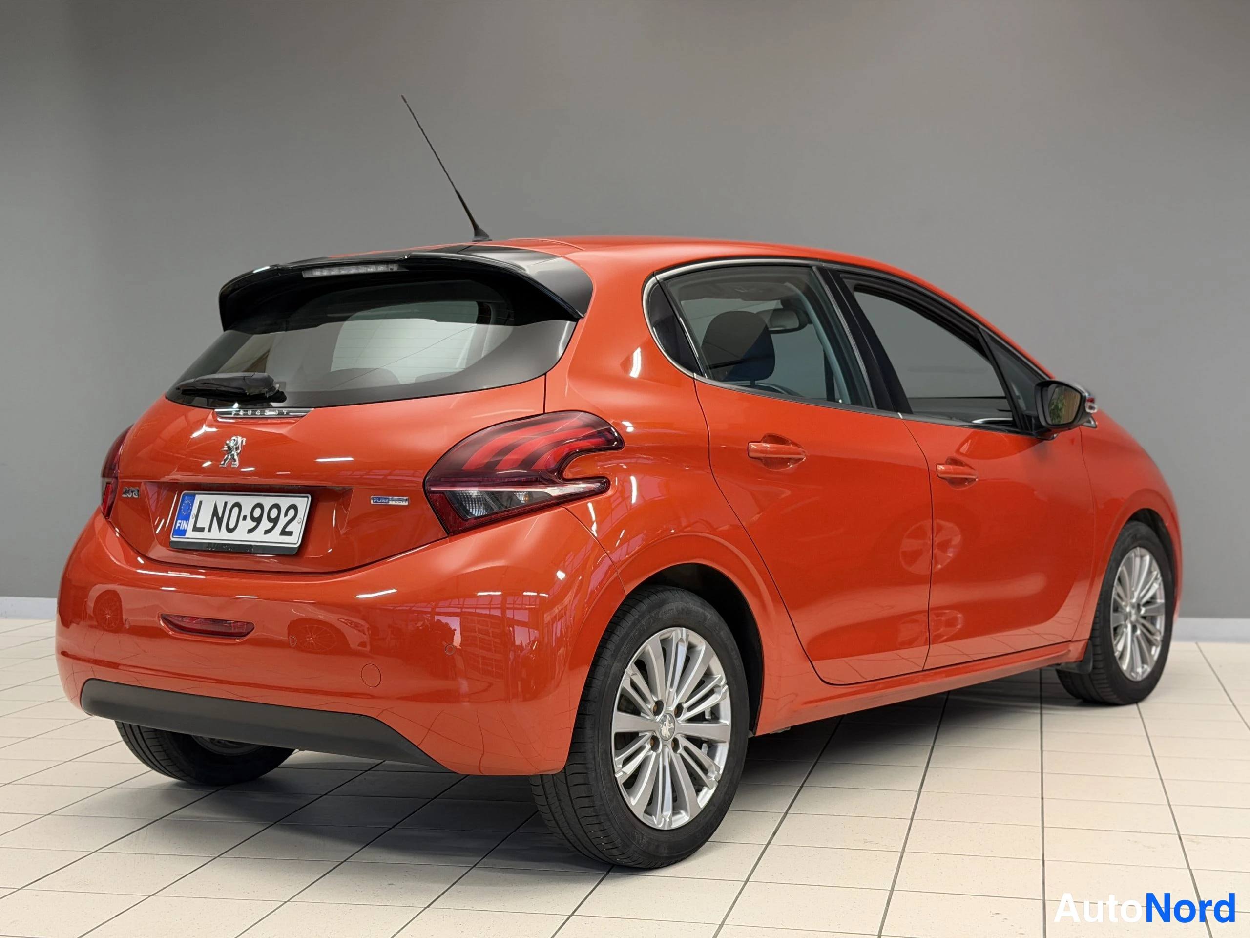 Oranssi Peugeot 208 2016, kuva 12