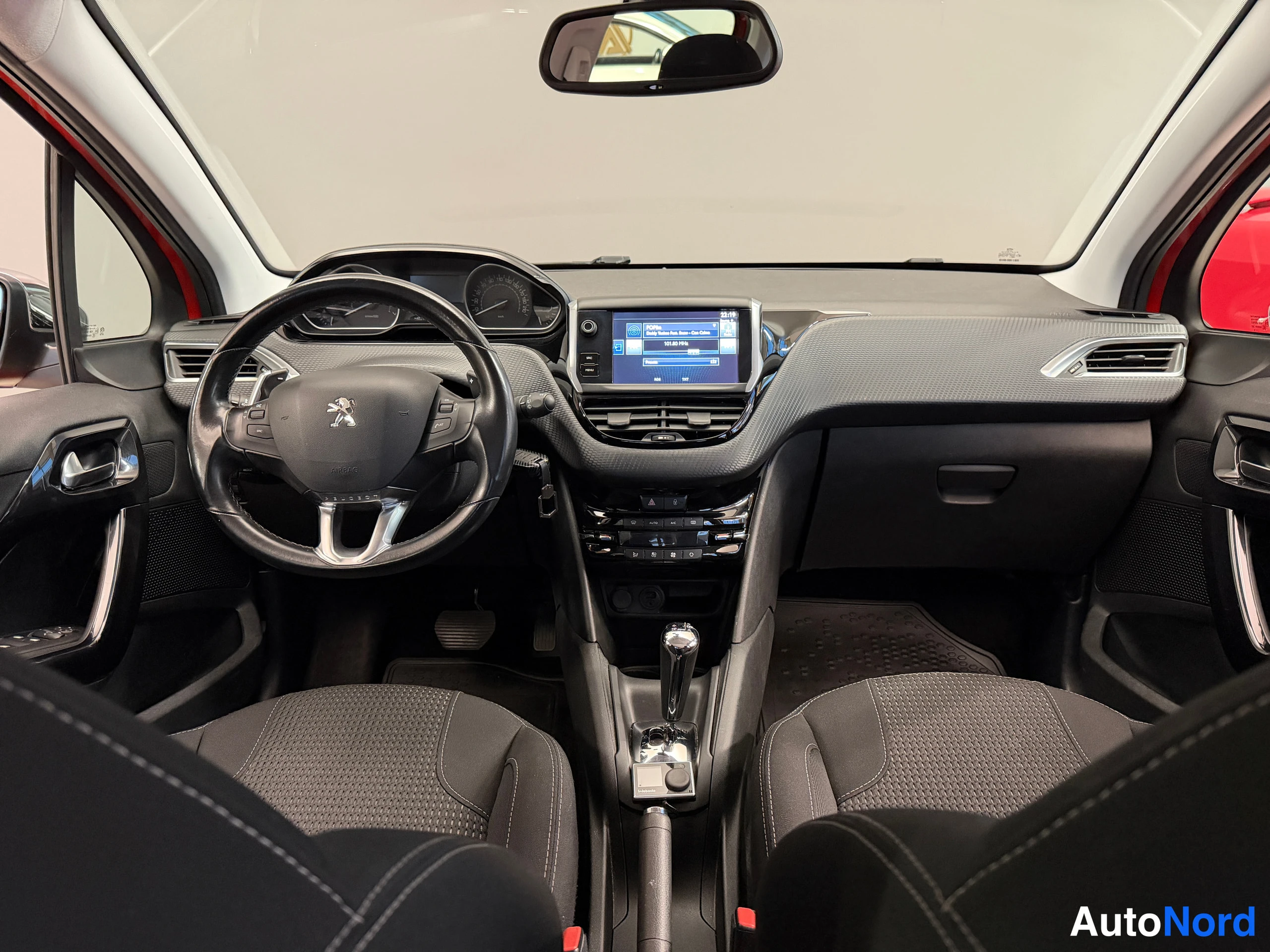 Oranssi Peugeot 208 2016, kuva 15