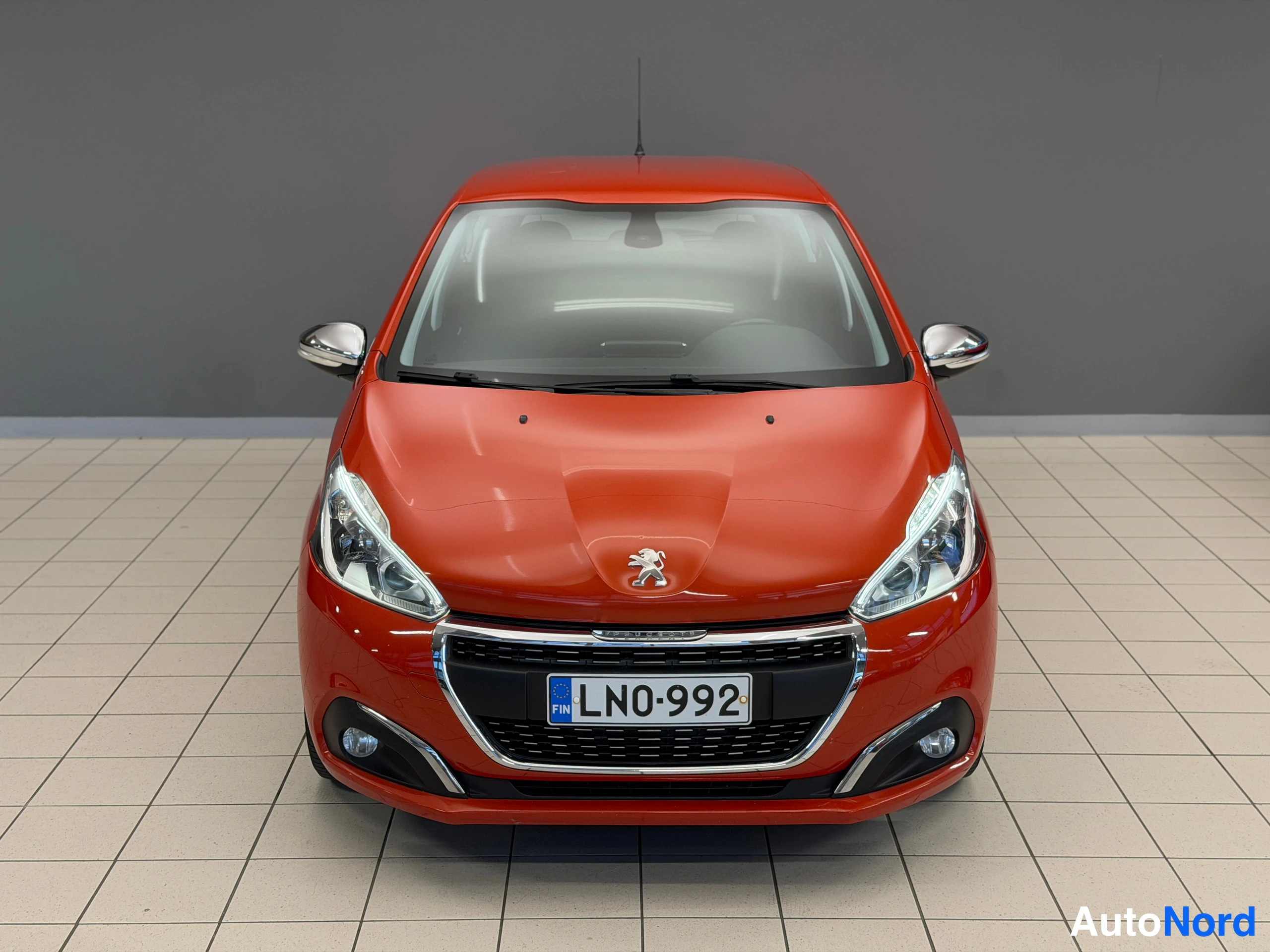 Oranssi Peugeot 208 2016, edestä, kuva 7