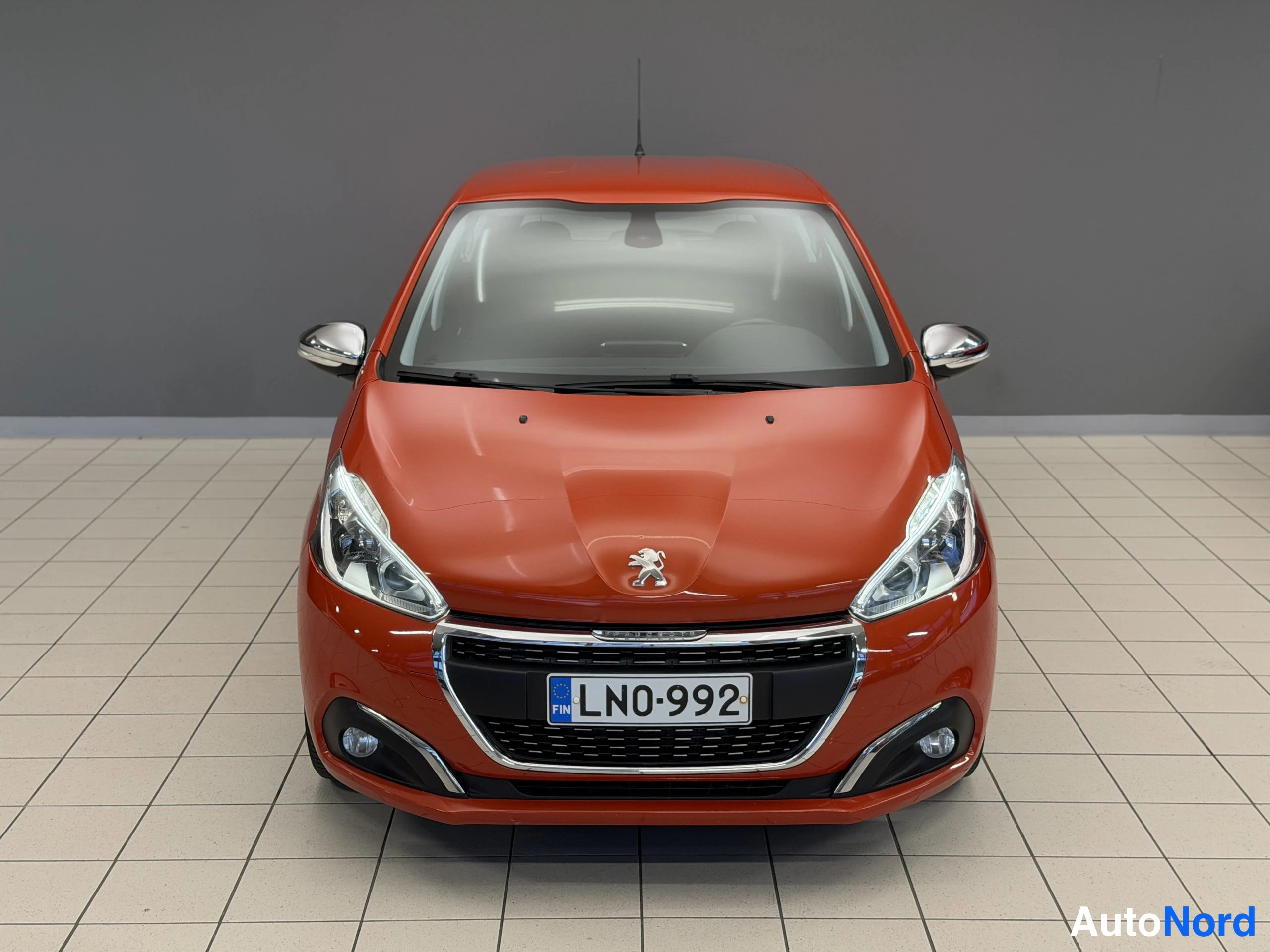 Oranssi Peugeot 208 2016, edestä, kuva 8