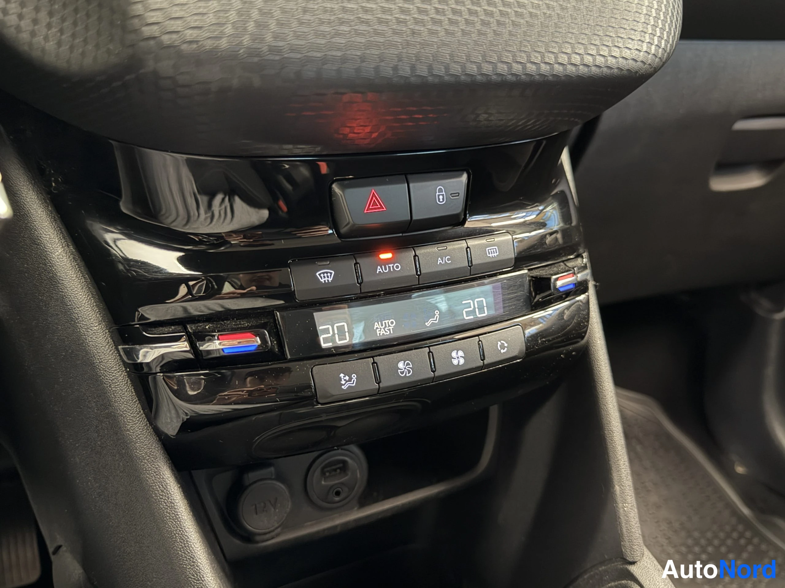 Oranssi Peugeot 208 2016, kuva 33