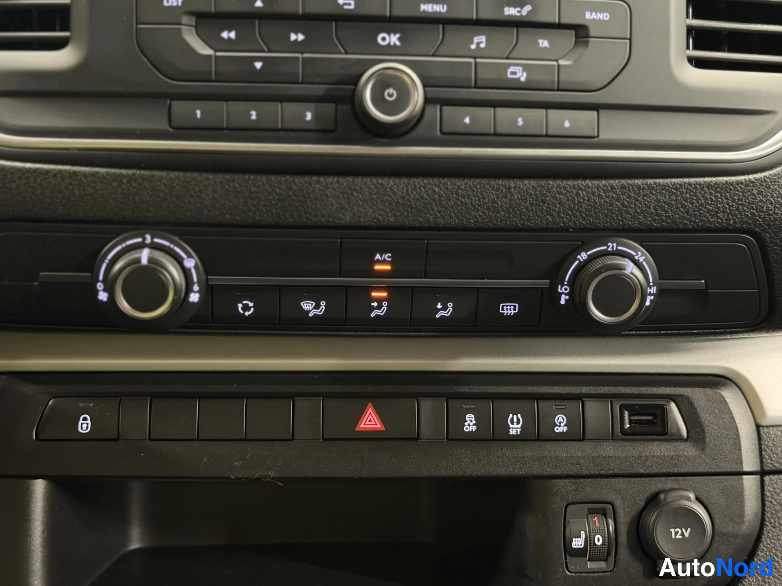 Musta Peugeot Traveller 2018, yksityiskohta, kuva 35