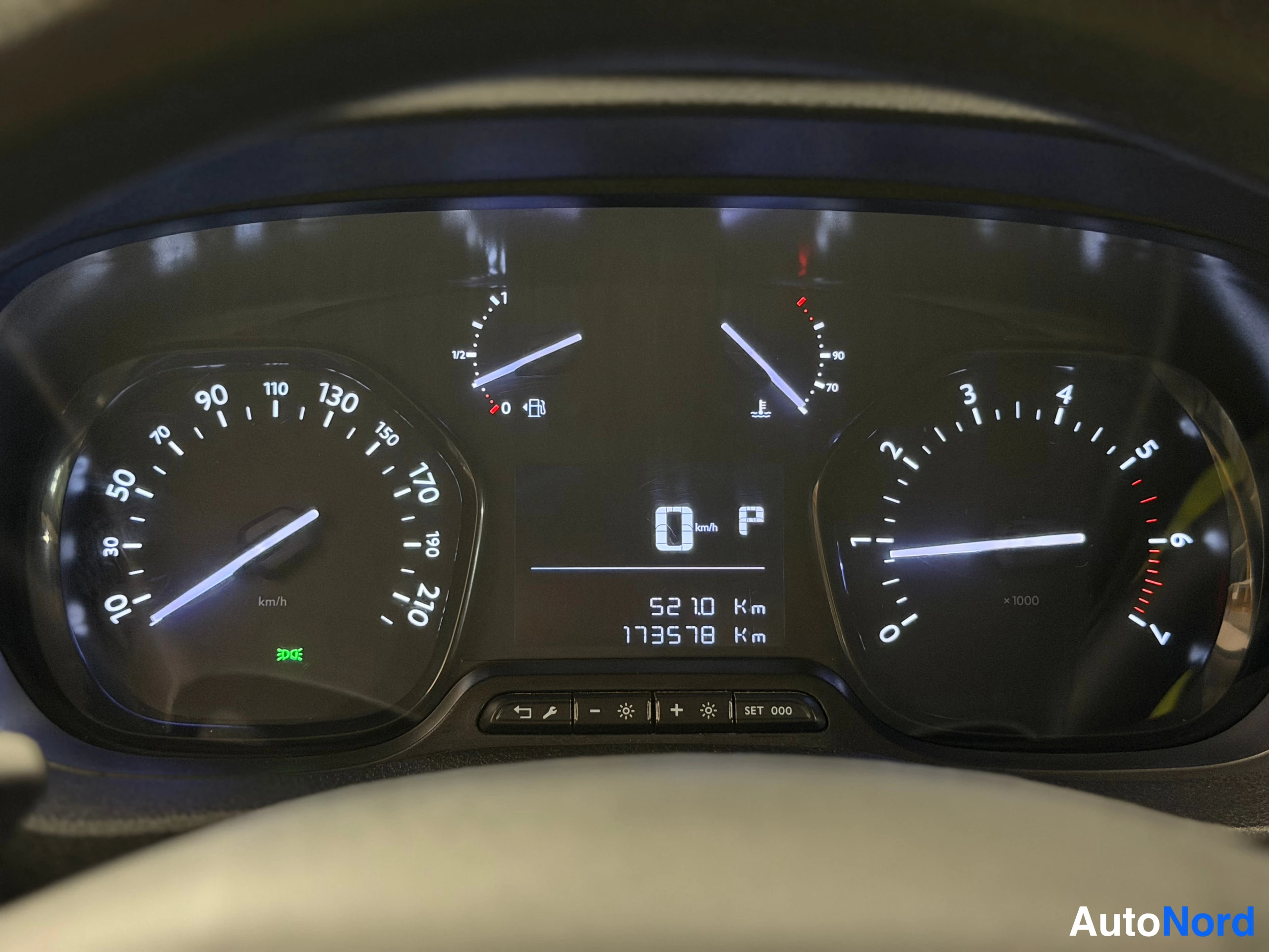 Musta Peugeot Traveller 2018, yksityiskohta, kuva 38