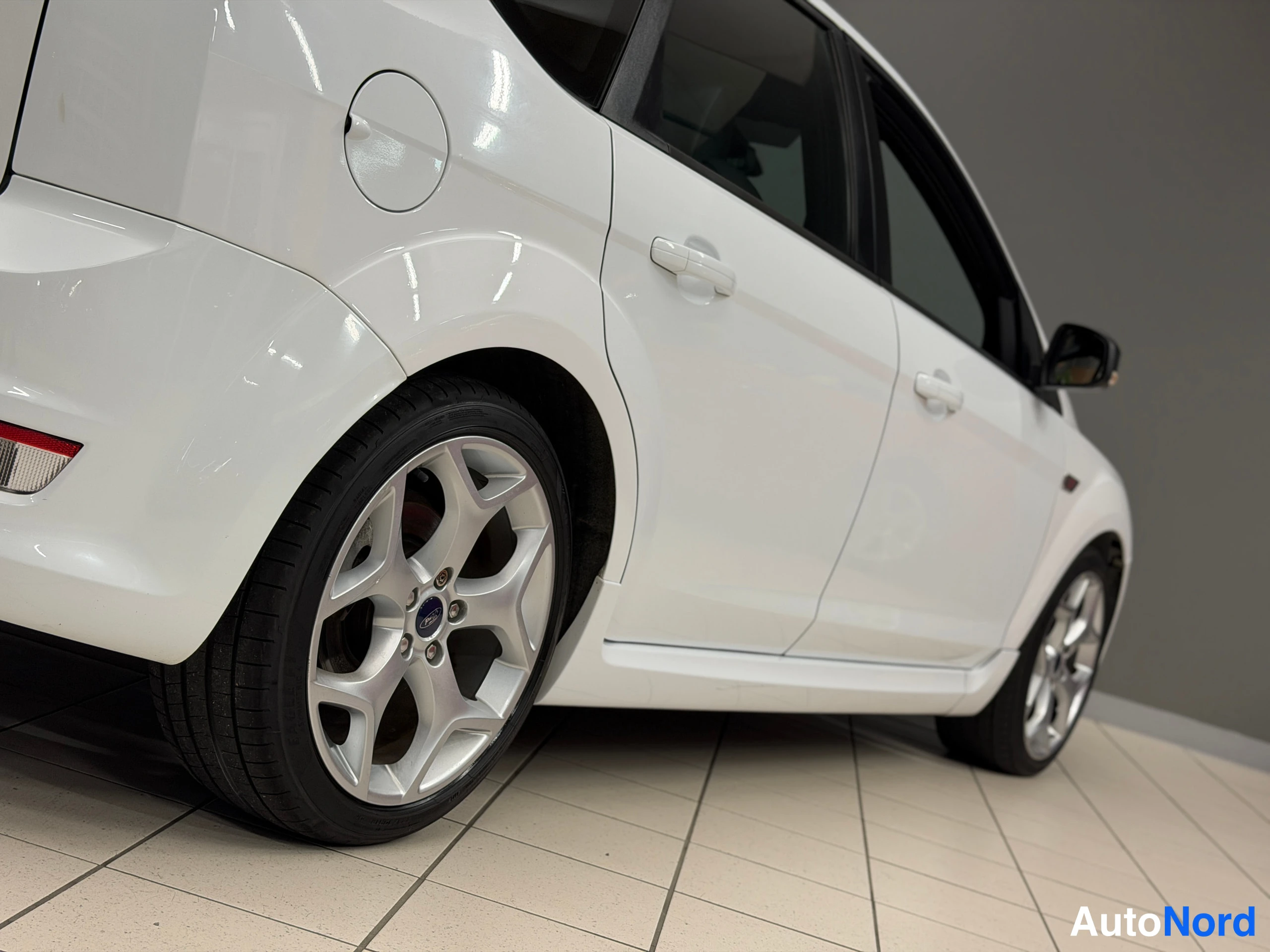 Musta Ford Focus 2010, kuva 41