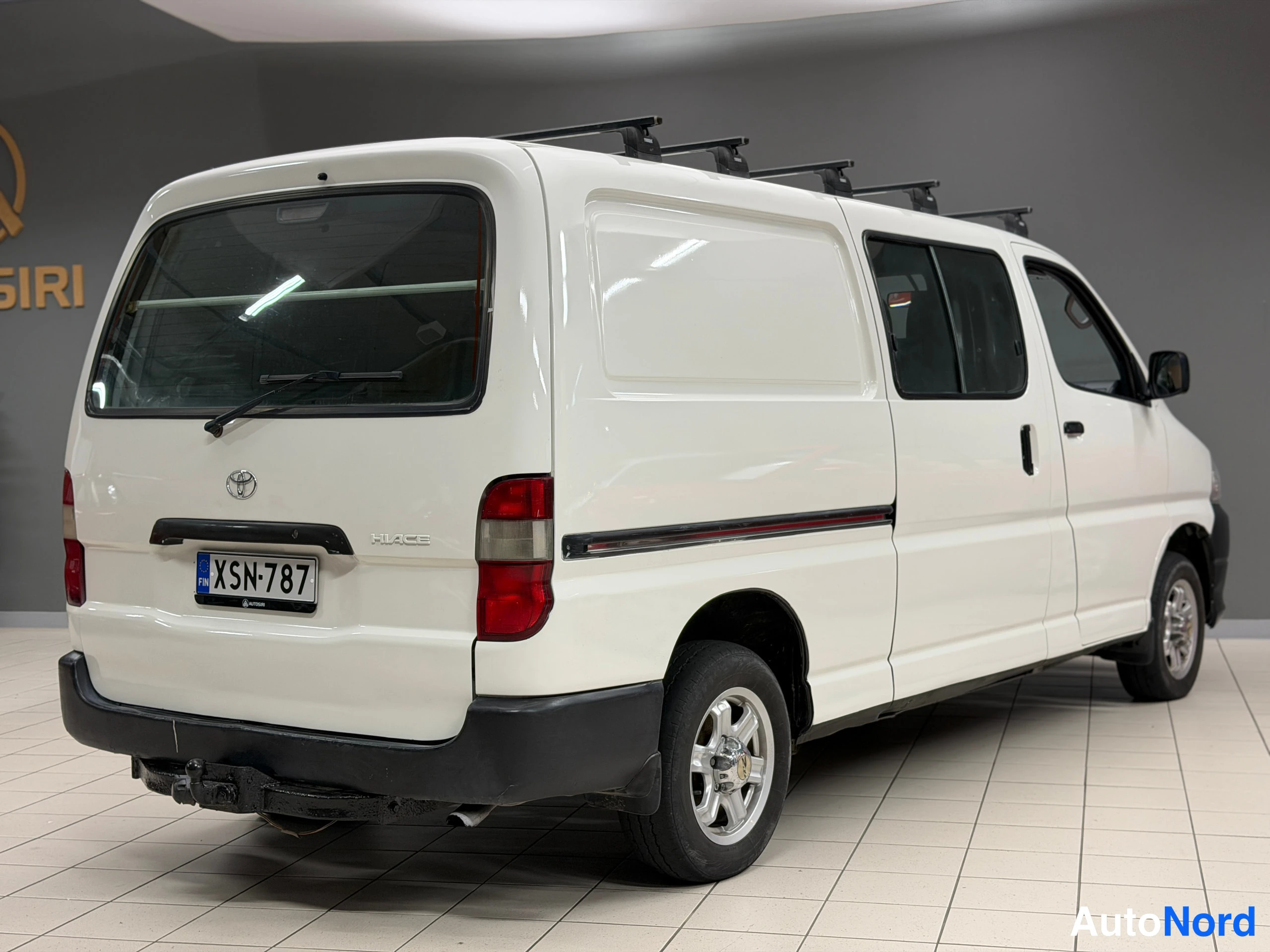 Valkoinen Toyota Hiace 2008, takaviisto, kuva 9