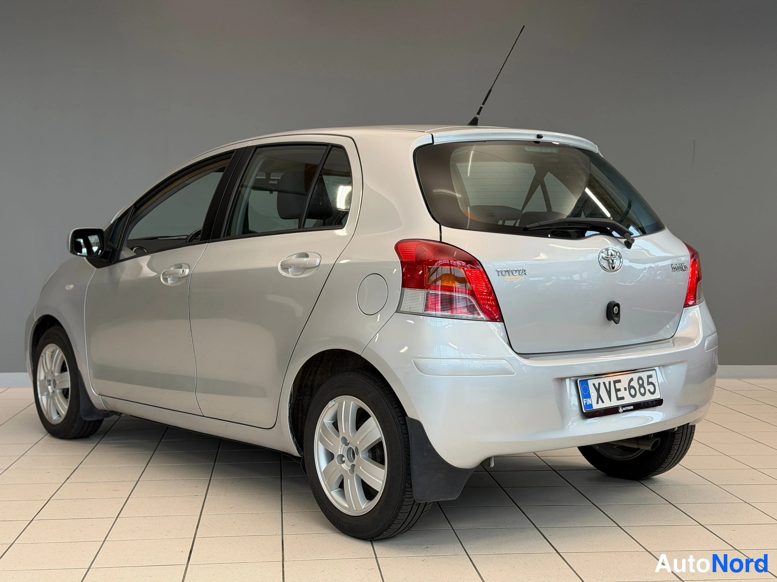 Hopea Toyota Yaris 2010, takaviisto, kuva 12