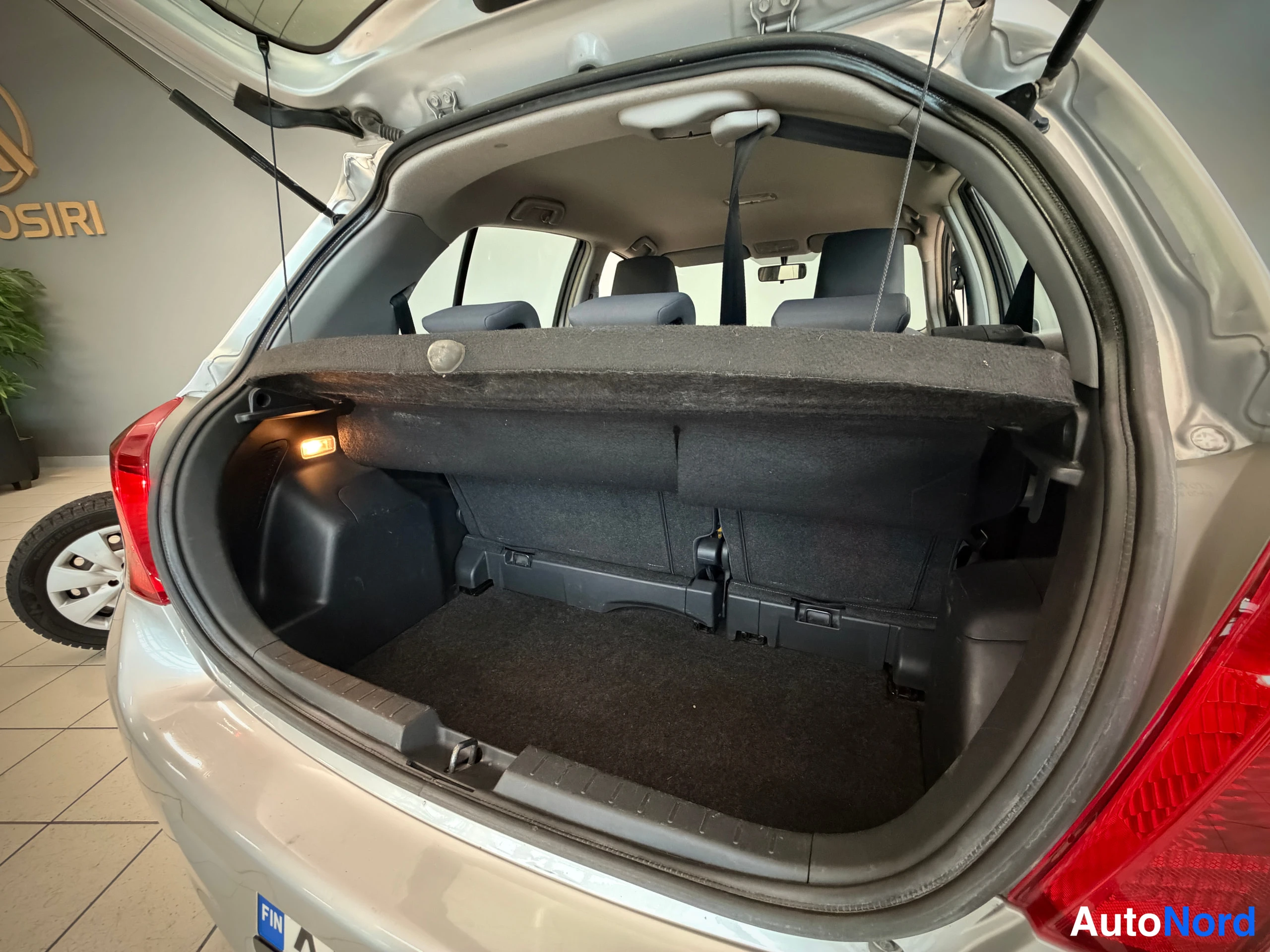 Hopea Toyota Yaris 2010, tavaratila, kuva 24