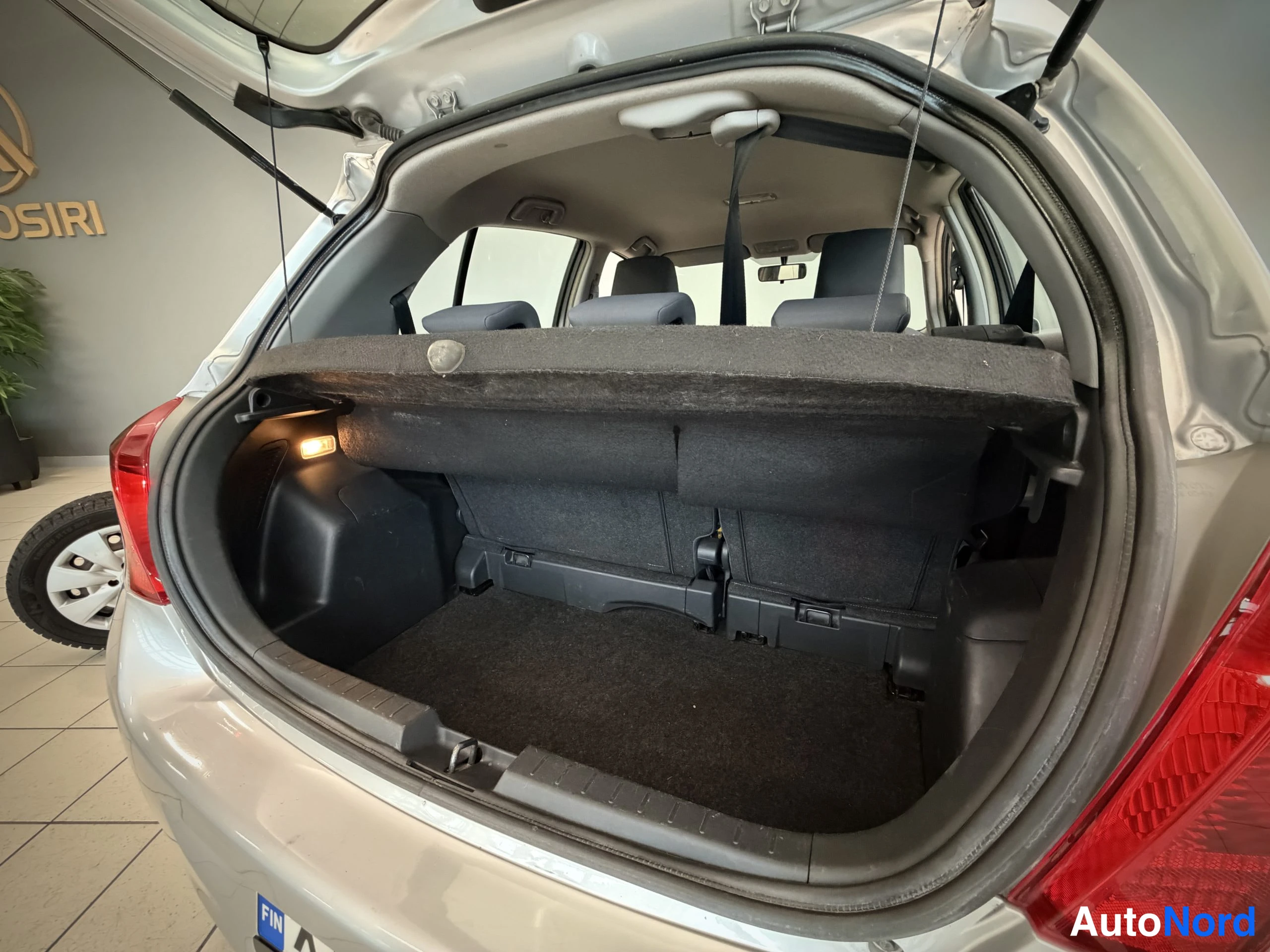 Hopea Toyota Yaris 2010, tavaratila, kuva 25