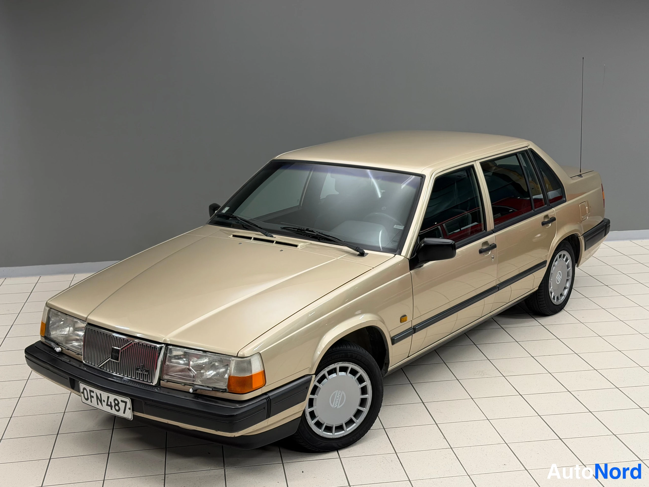 Beige Volvo 940 1990, kuva 2