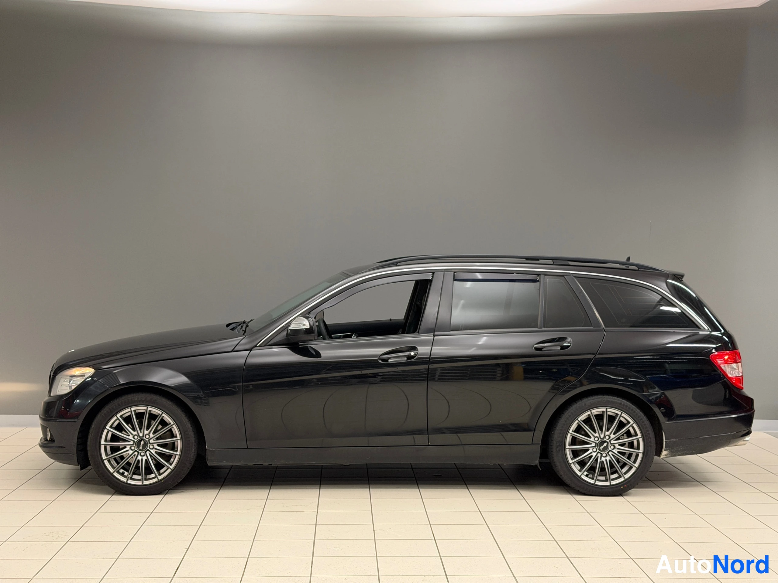 Musta Mercedes-Benz C 220 CDI 2008, kuva 3