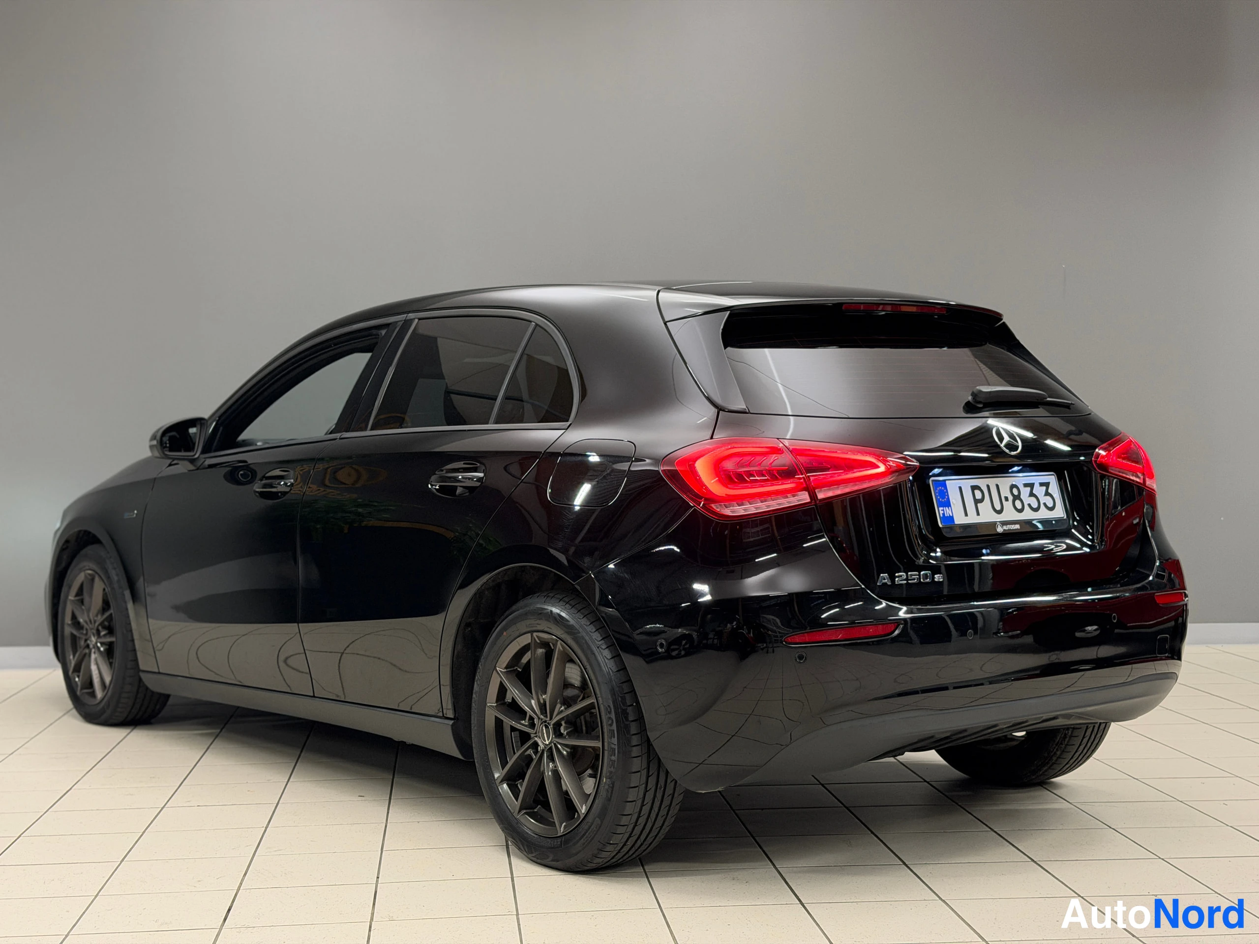 Svart Mercedes-Benz A 250 e 2020, bild 11