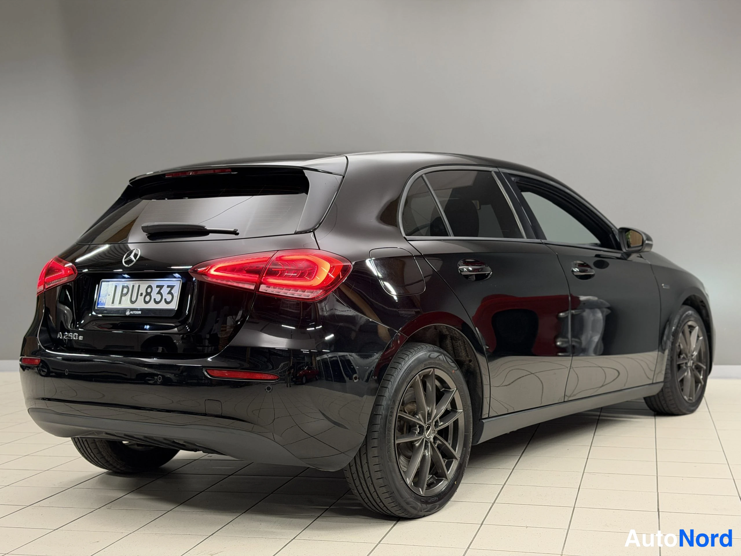 Svart Mercedes-Benz A 250 e 2020, bild 14