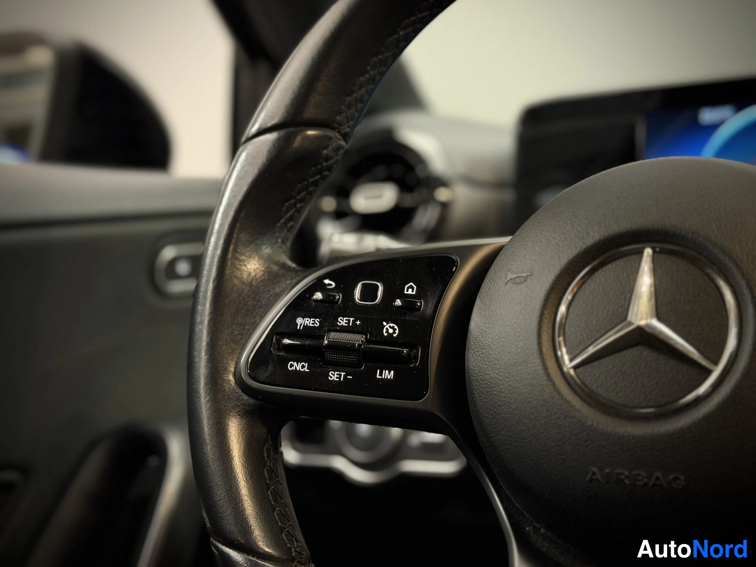 Svart Mercedes-Benz A 250 e 2020, bild 39