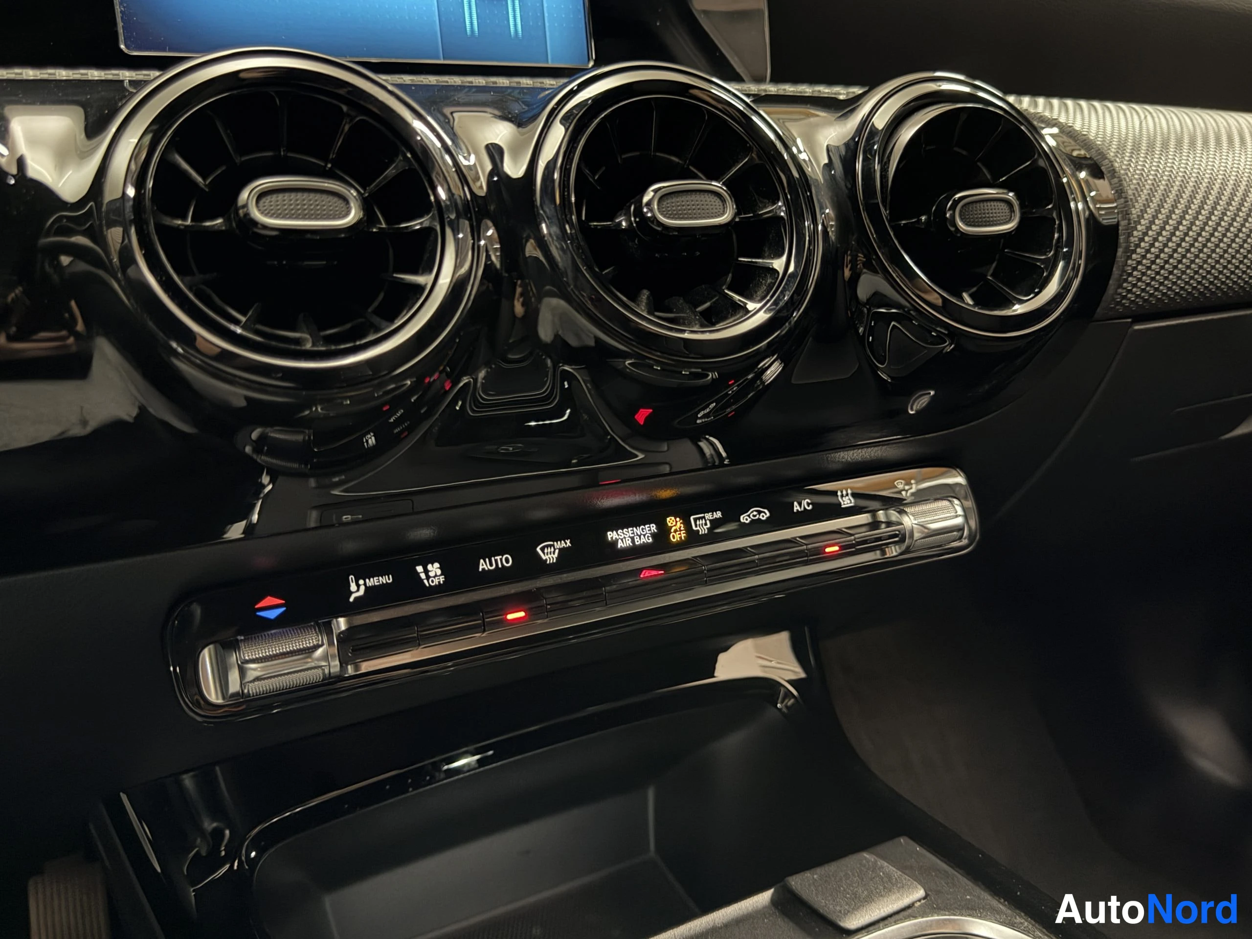Svart Mercedes-Benz A 250 e 2020, bild 34