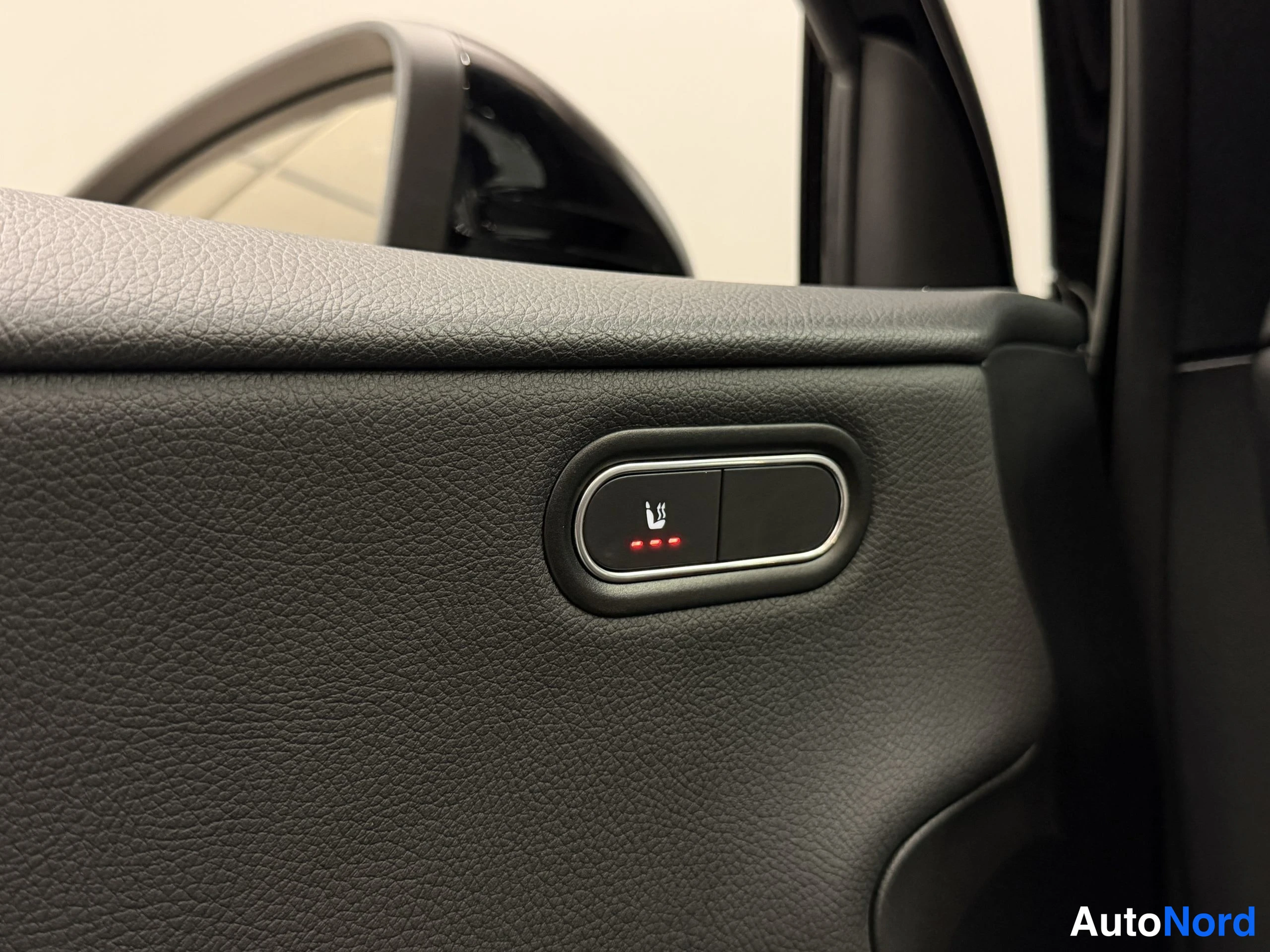 Svart Mercedes-Benz A 250 e 2020, bild 37