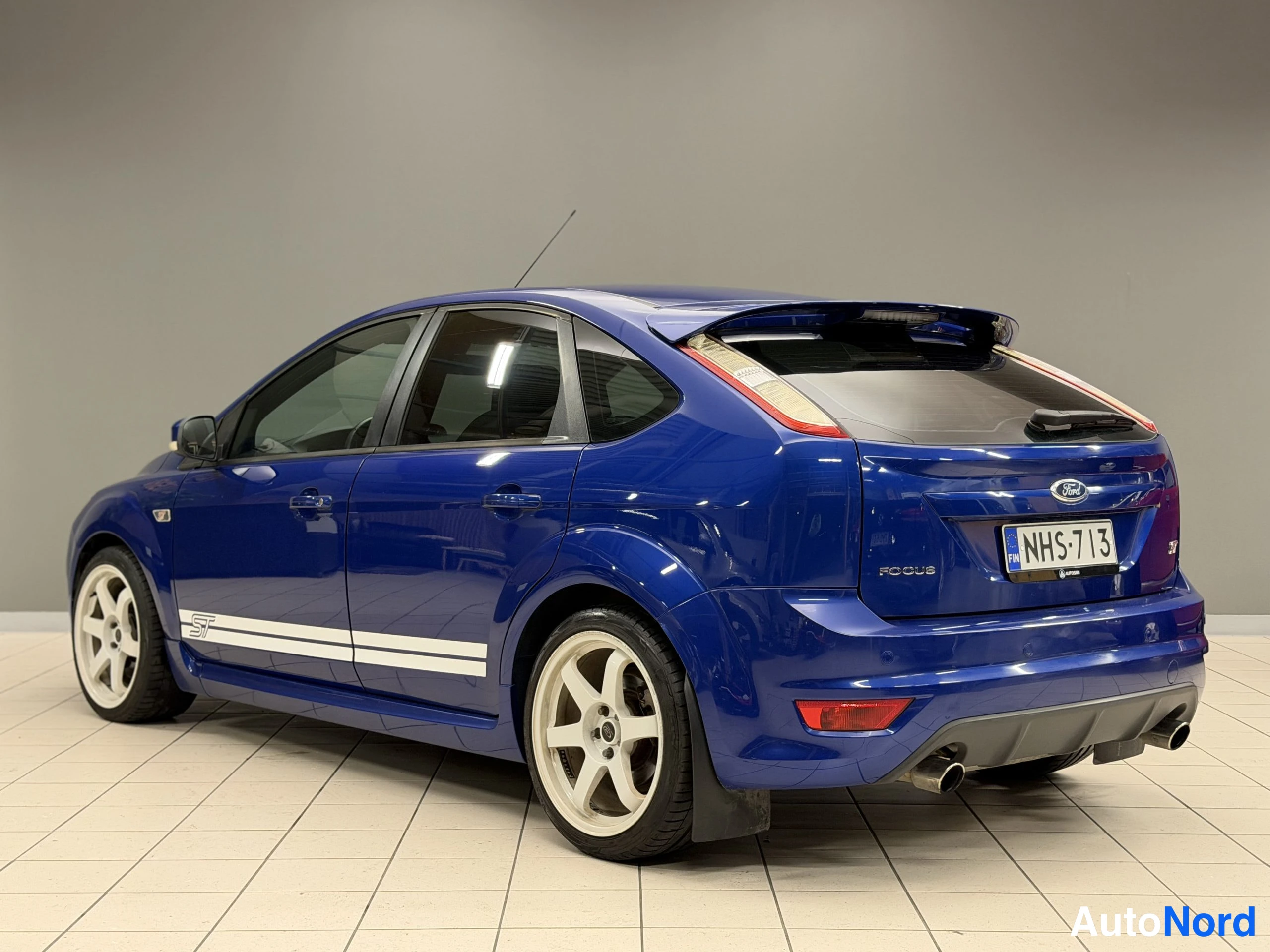 Sininen Ford Focus 2010, takaviisto, kuva 13